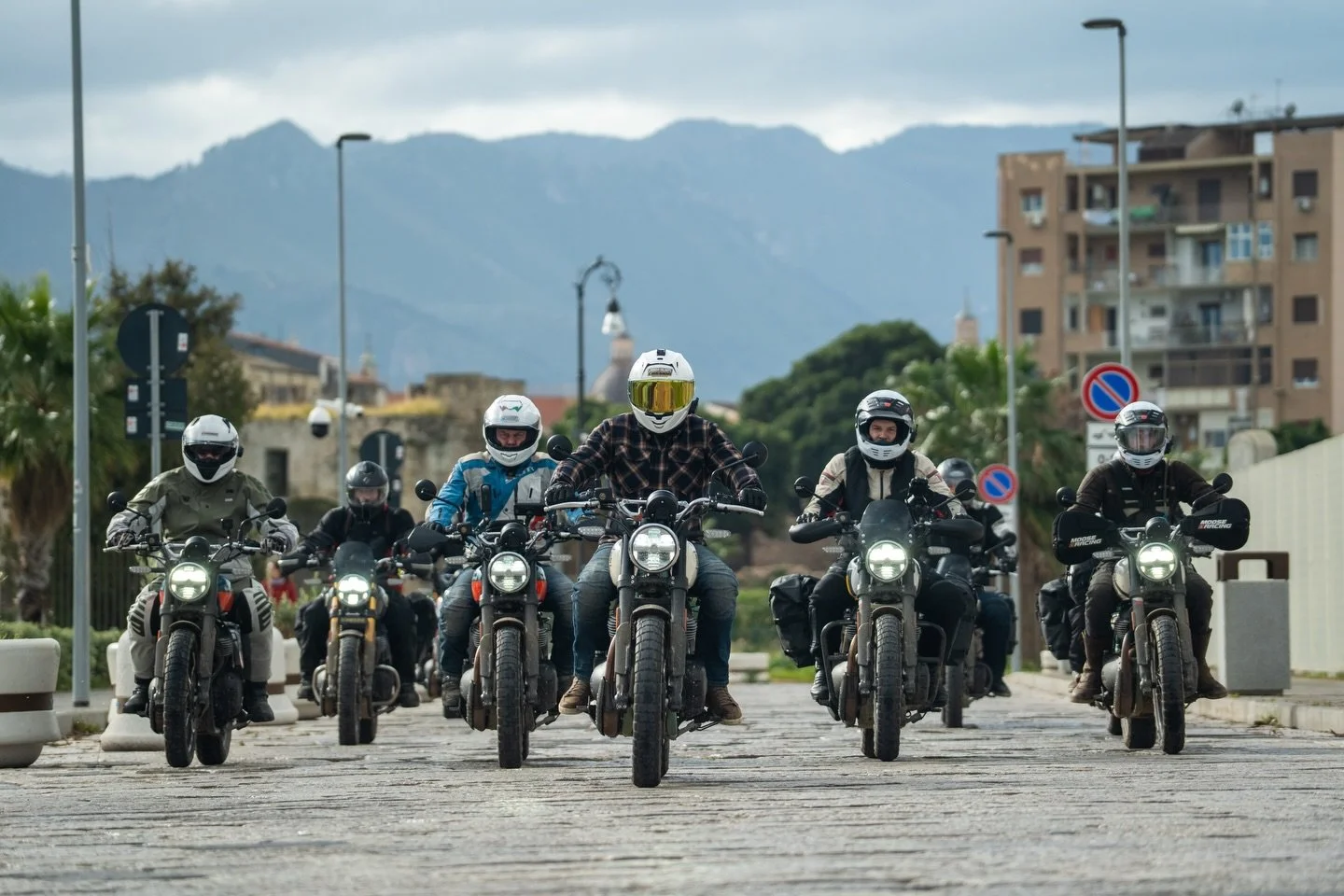 Sicílií v sedle BEAR 650