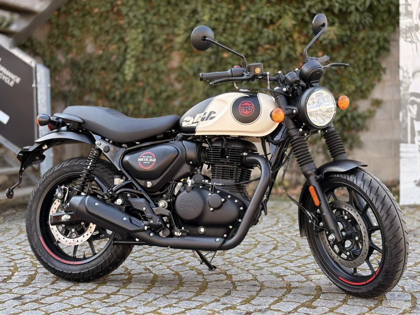 HNTR 350 – Tokyo Black