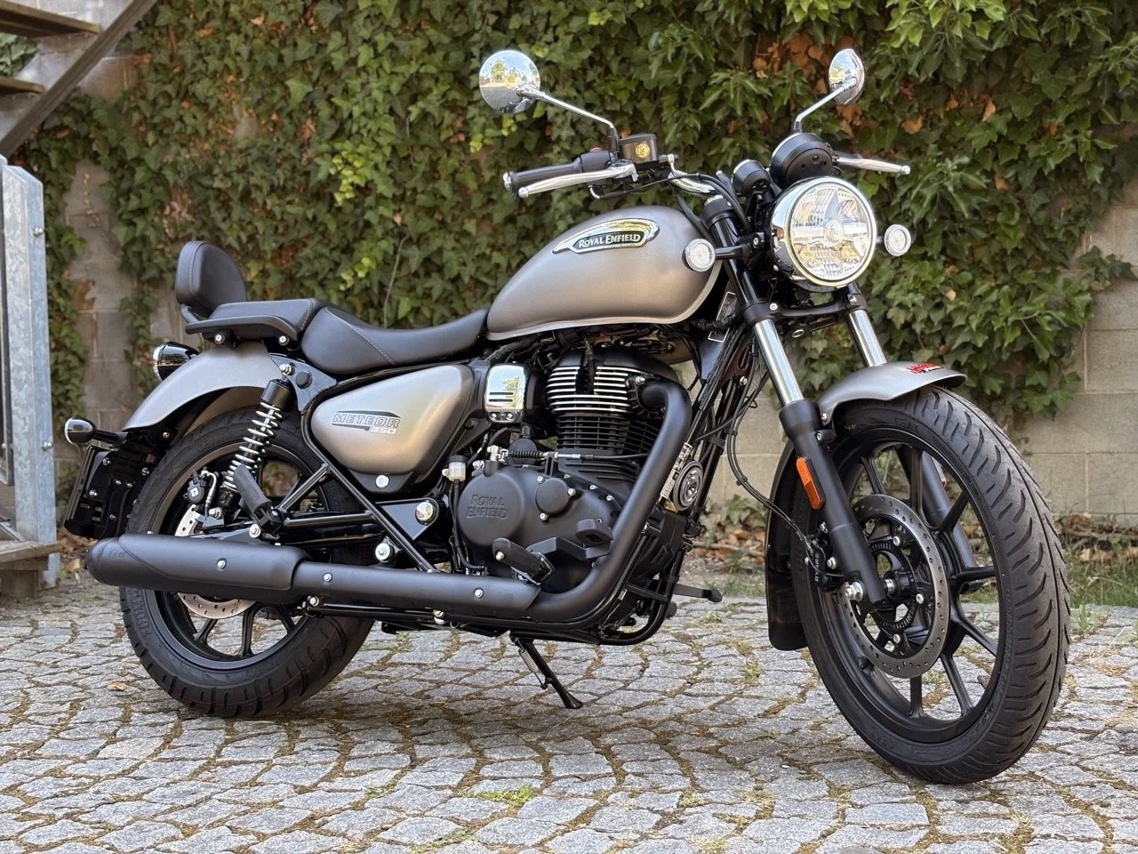 Meteor 350 – Stellar Mat Grey