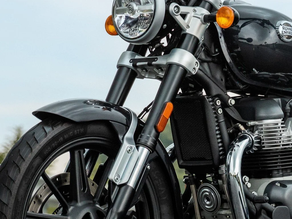 Super Meteor 650 Astral Black3 (Střední).jpg
