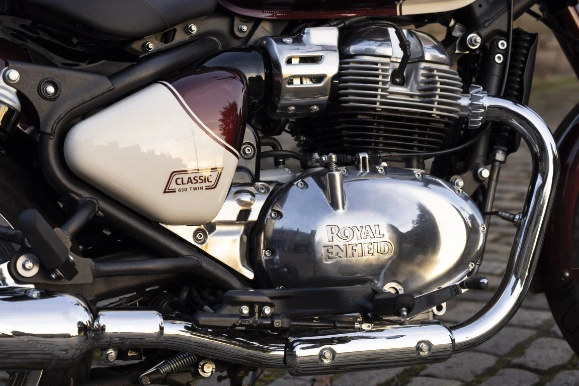 Royal Enfield Classic 650 Read-Cream detail_014_111124120743 (Střední).jpg