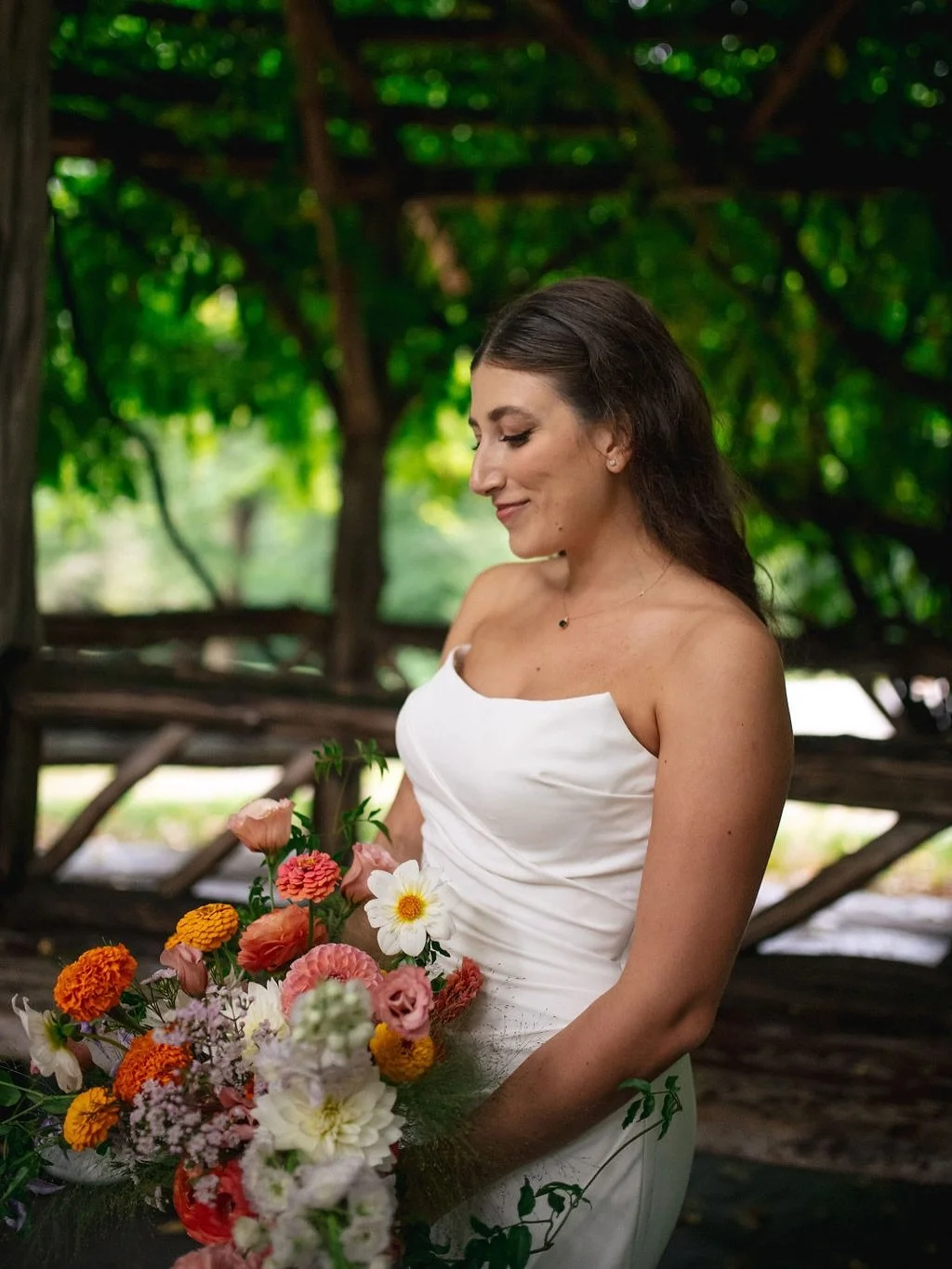 Happy one-year anniversary to the Daisies couple who started it all! 

R&amp;M were the absolute sweetest and I always wish I could repeat this project over and over again. Cheers to them on this special day!

📷: @emileeephotography 
🌸: @deanstreet