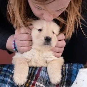 Tammy kissing puppy
