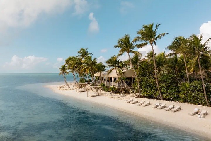 Where luxury meets seclusion 🌴✨
 Tucked away in the Florida Keys and reachable only by boat or seaplane, Little Palm Island is one of the most exclusive private island resorts in the U.S. Indulge in unparalleled elegance at this Three-Key Michelin-r