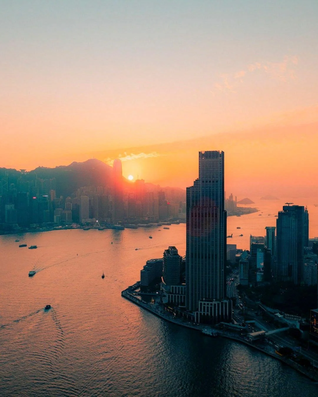 When the World&rsquo;s 50 Best Hotels list named a new #1 hotel in the world, it wasn&rsquo;t in Paris or New York.

It was in Hong Kong.

That hotel is Rosewood Hong Kong. And that title is only the beginning.

The property has collected recognition