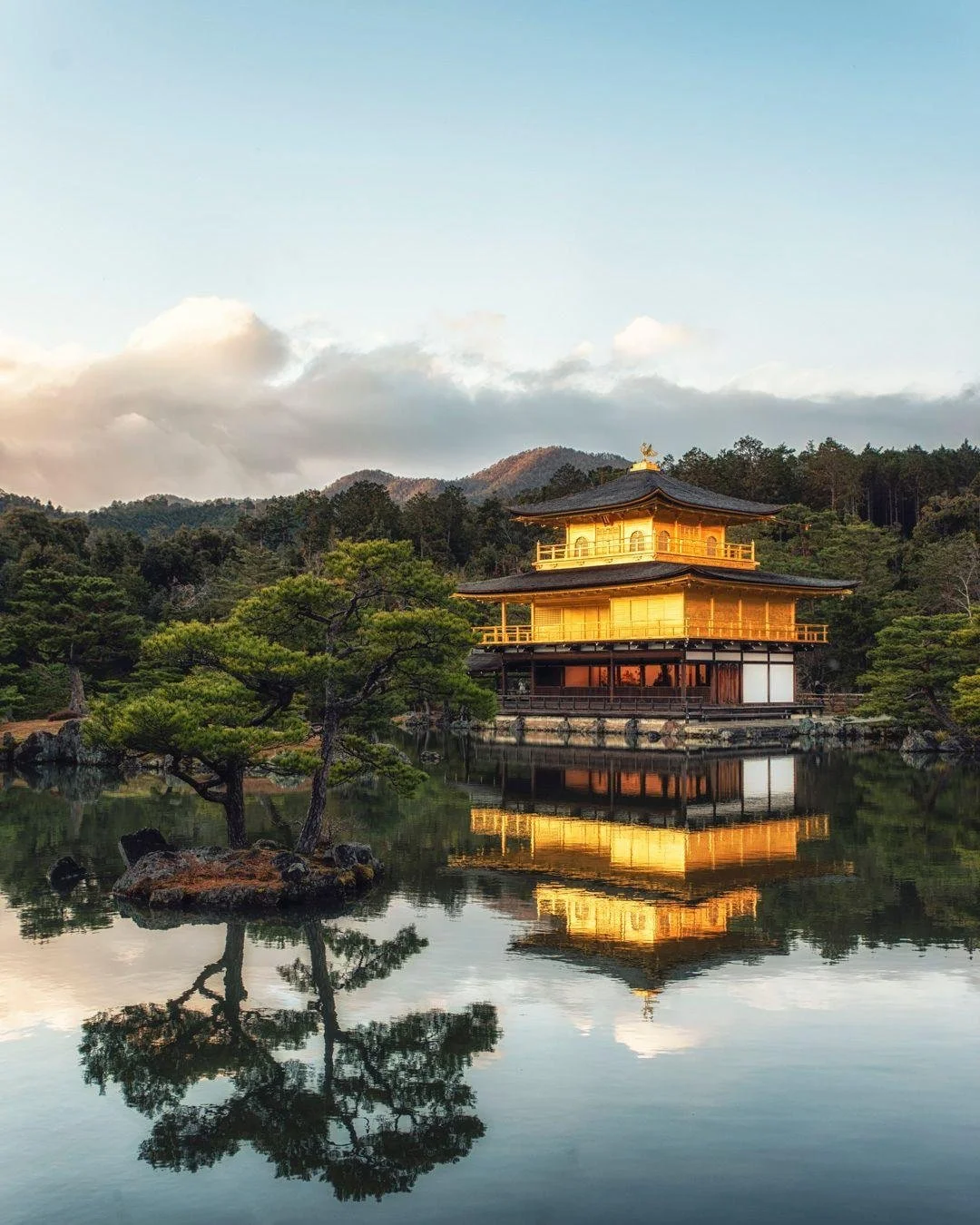 One of the biggest shifts I&rsquo;m seeing in luxury travel right now: two destinations, one trip.

Smart routing makes pairings possible that used to feel complicated. Three combinations I love right now:

Hawaii + Japan. The Pacific routing connect