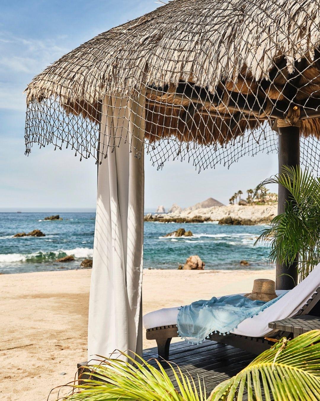 Anniversaries, birthdays, honeymoons. Esperanza in Los Cabos is where I send clients when the trip needs to feel special.

The setting does half the celebrating for you. The resort tops the bluffs of Punta Ballena, with private coves below and the Se