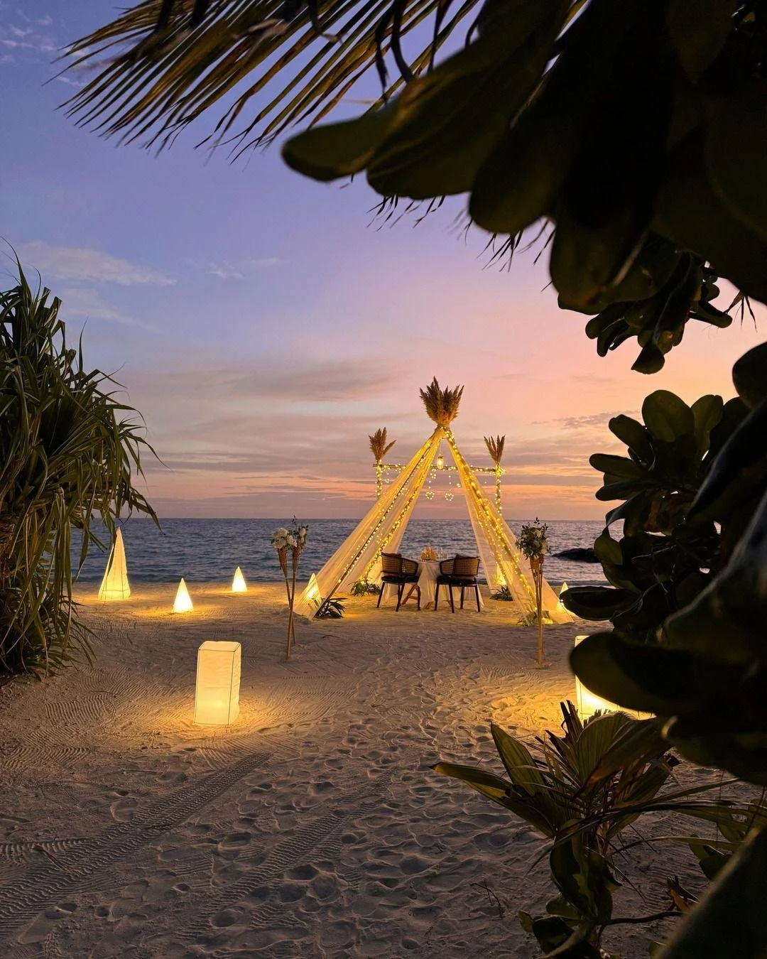 That dinner on the beach looks effortless. The planning behind it is not.

A private setup depends on timing, weather, dietary needs, the right table, and a team that knows what the occasion is meant to feel like. The same is true for airport assista