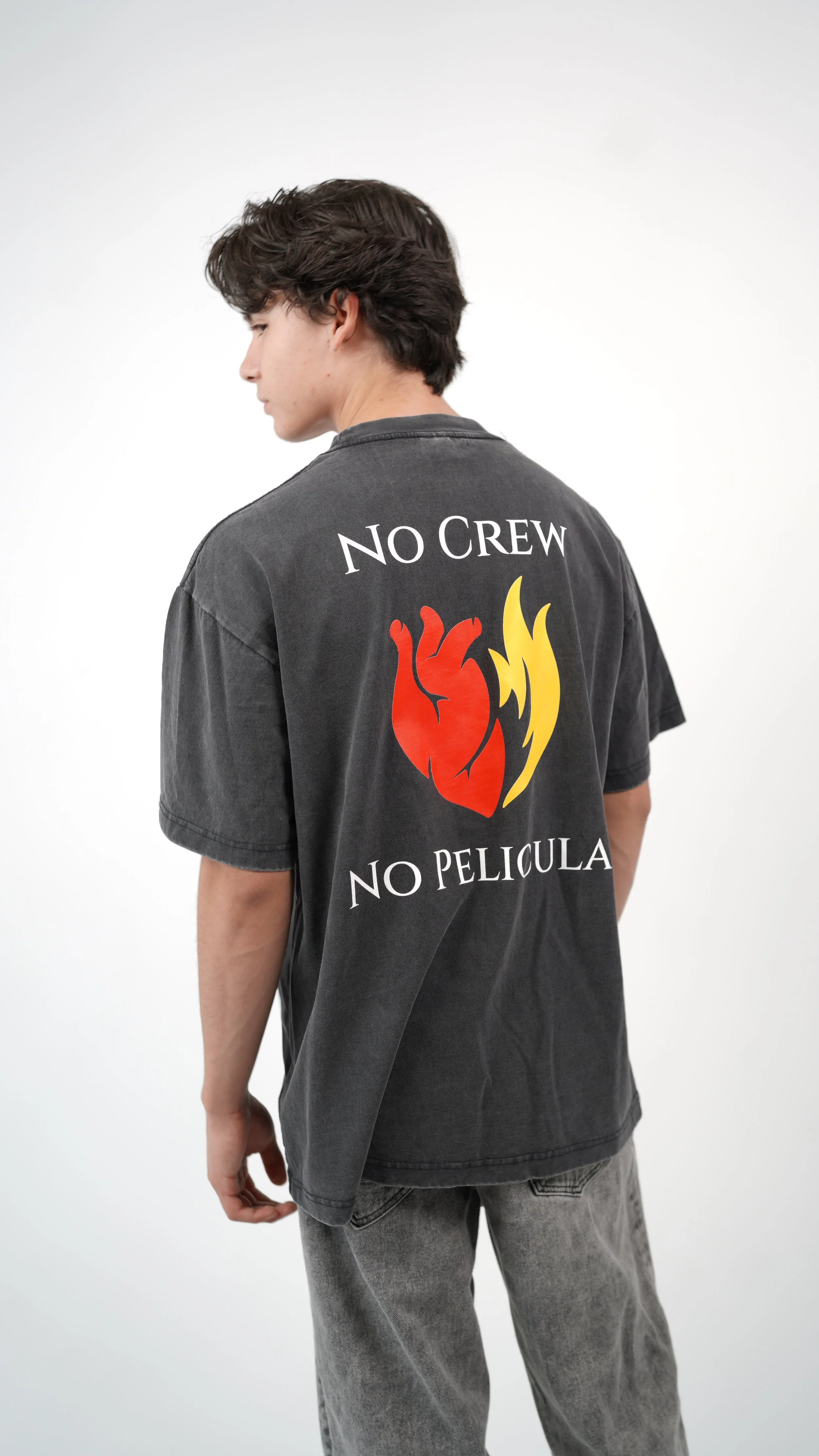 Mora Films Oversized Tee – “No Crew, No Película” — Mora Films