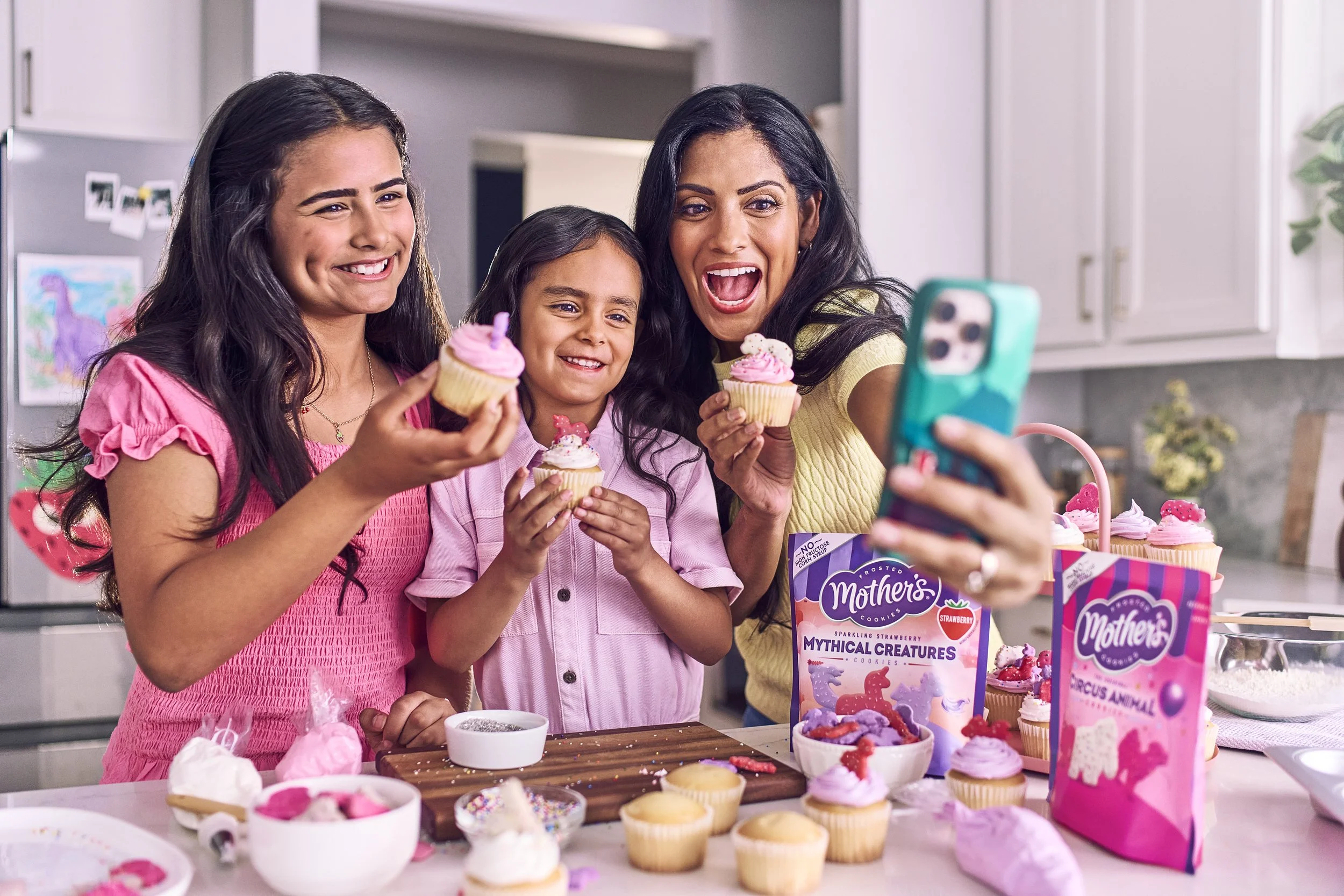 01-Cupcake_Decorating-Mythical-Circus-1040_R3.jpg