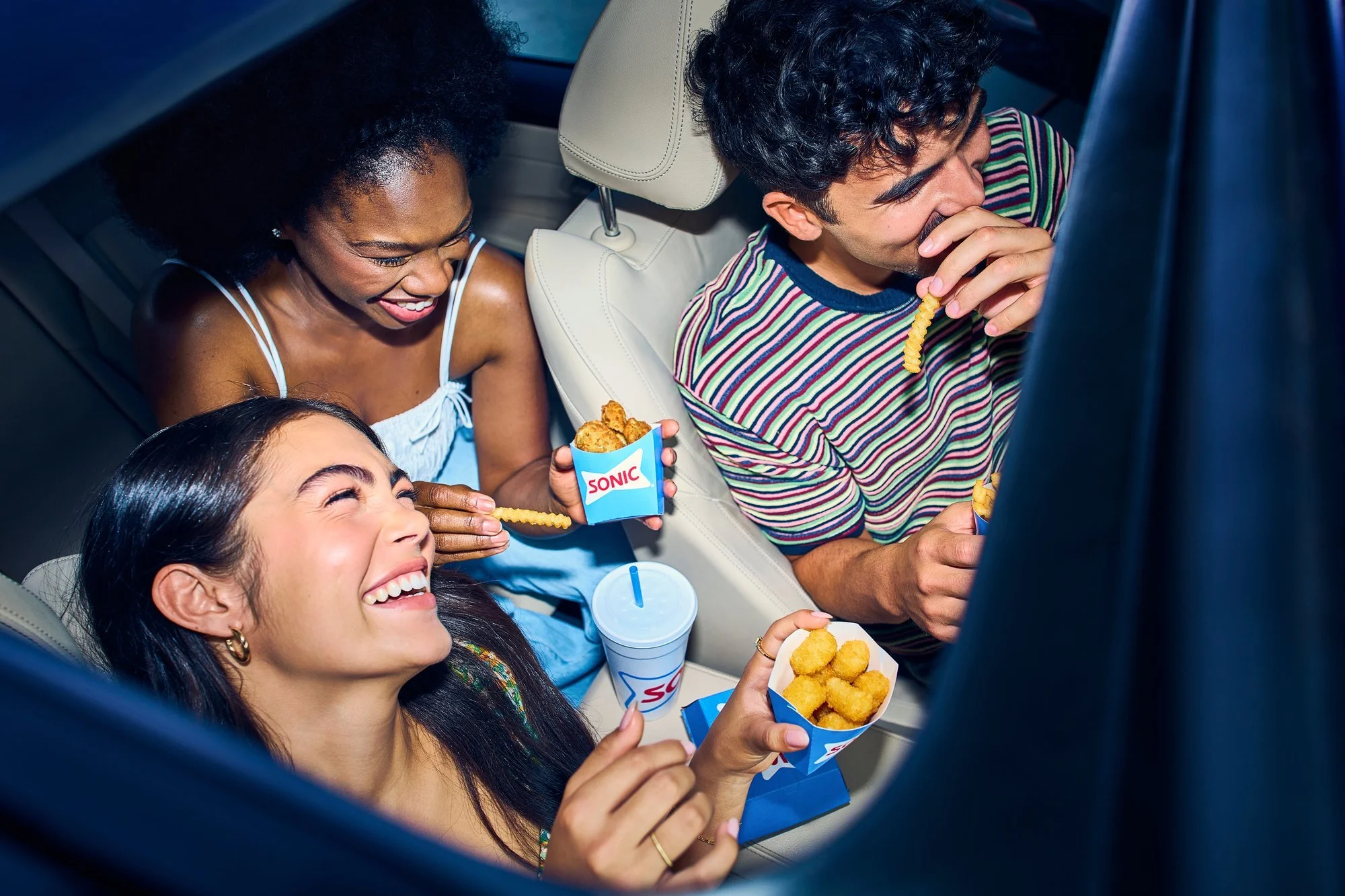 29-Stall-Guests_M_F-Blue-Snack_Pass-BMW-Front_Seat-20004.jpg