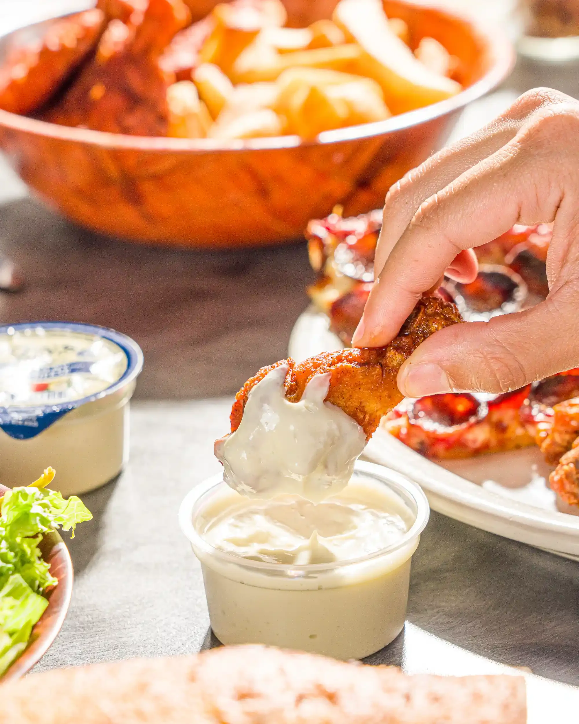 dipping-chicken-wing-sauce.webp