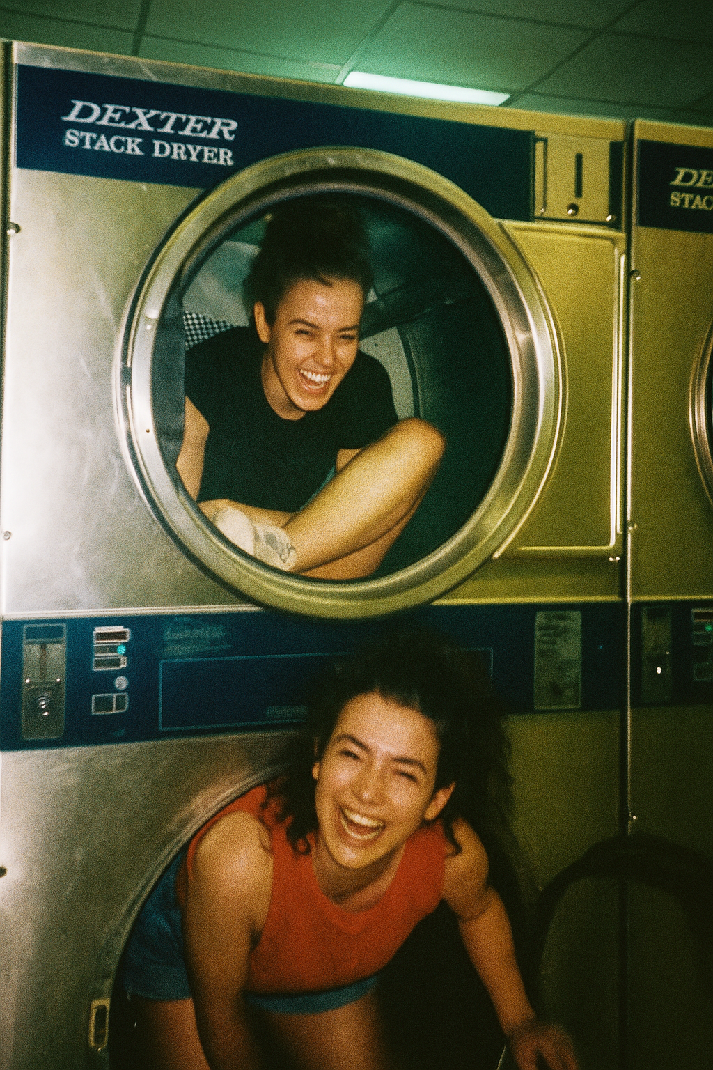 20250902_1504_Albern im Waschsalon_remix_01k45wyb24edwvn8b0vwxcxesr (1).png