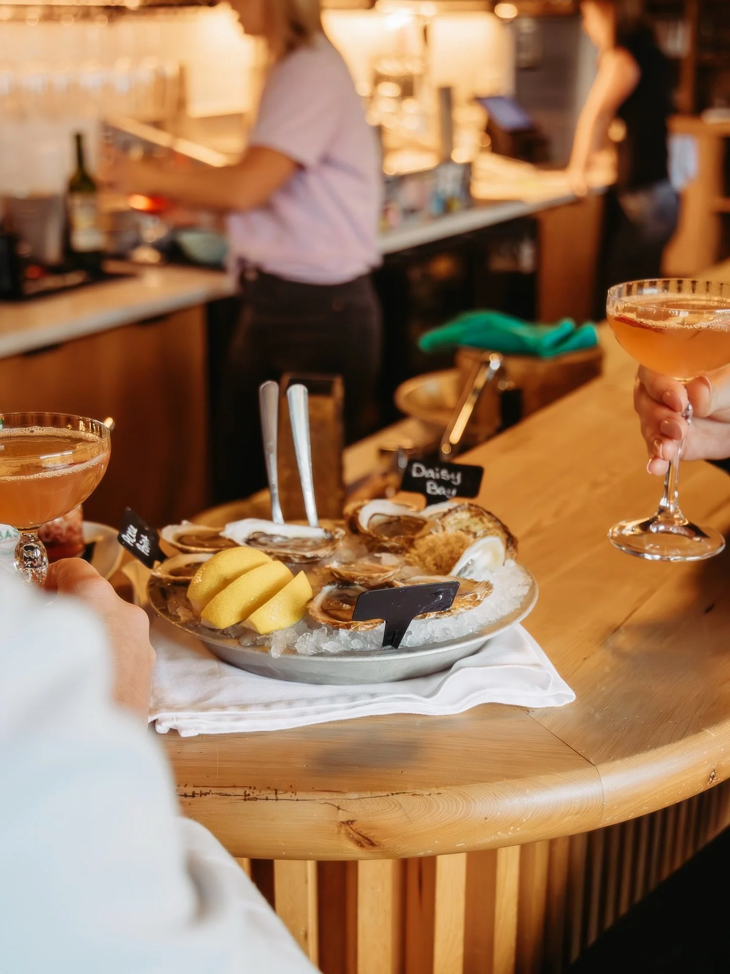 Shell yeah - it&rsquo;s Friday! 🦪 Come by Apr&egrave;s Snack Bar for the freshest oysters and chill vibes 🥂 

Hours:
Friday 3-10pm
Saturday 2-10pm
Sunday 2-9pm