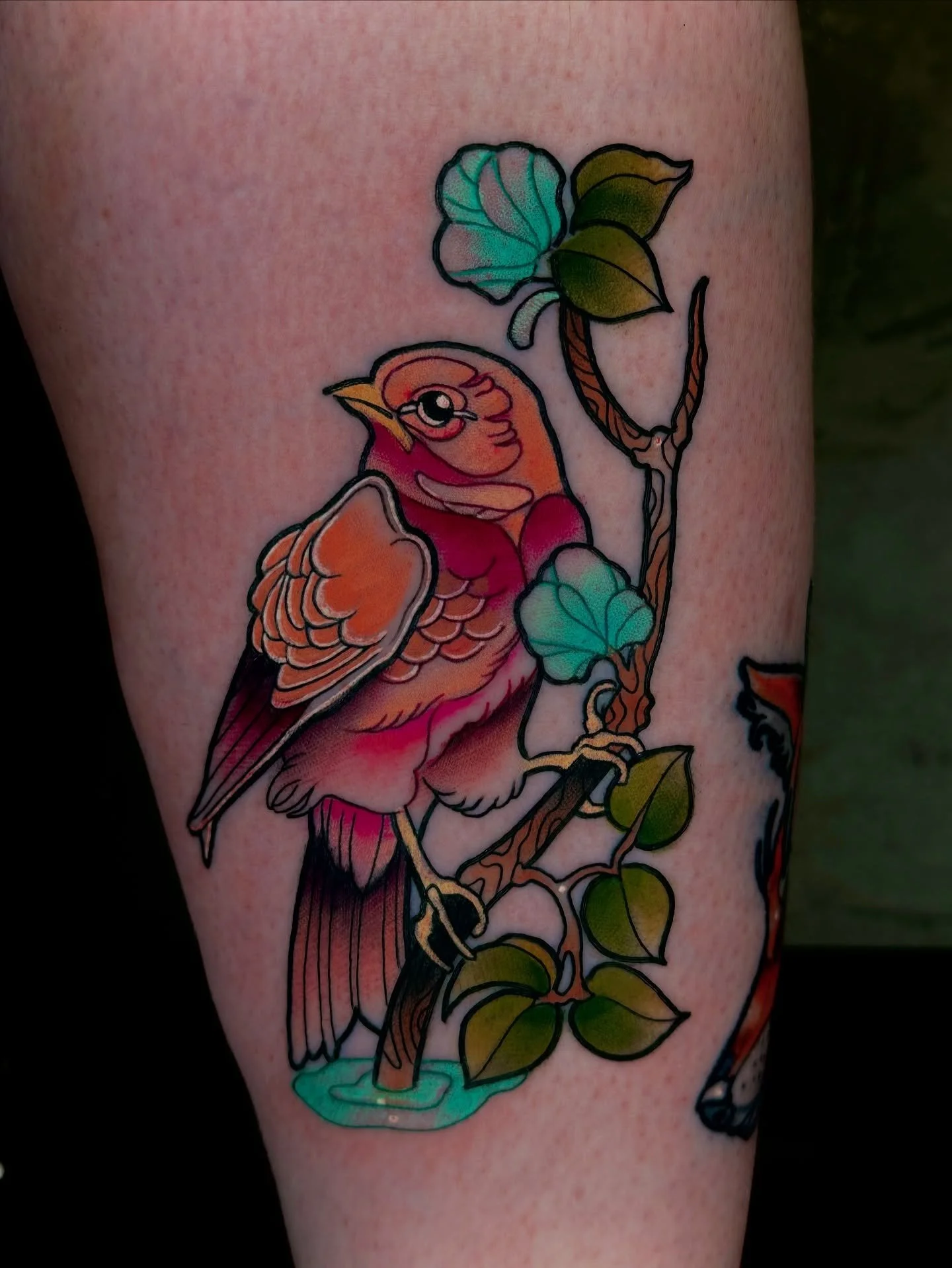 𝗕 𝗜 𝗥 𝗗
Created this colourful piece from my flash designs, adding texture to the branches, utilising strong contrasts and vibrant colours. Keen to tattoo more animals.

Direct message for bookings.