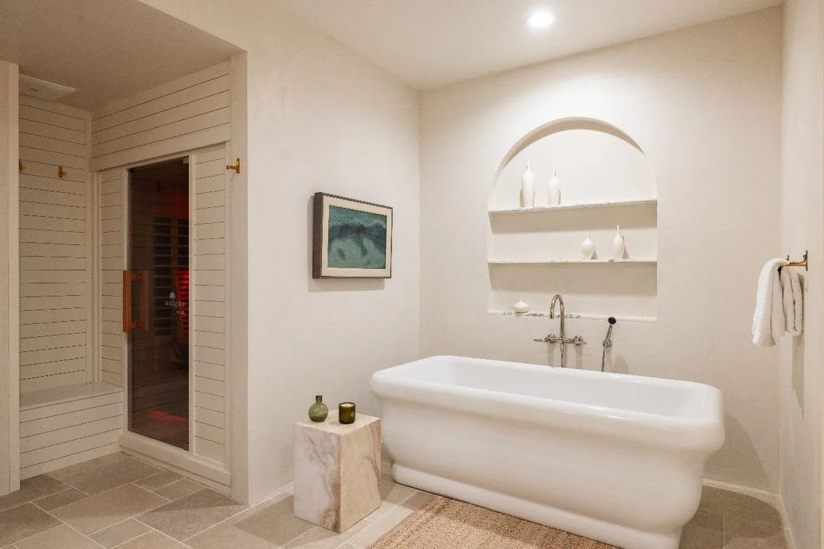 11 - 10800 Wilshire Blvd - virtuallyherestudios.com-24.jpg