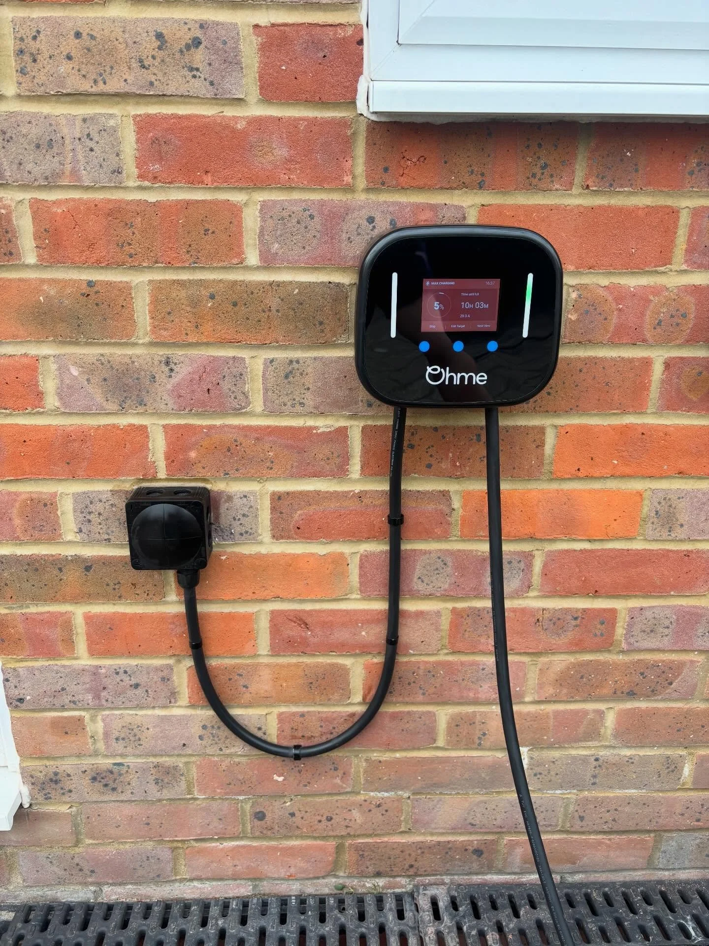 🔌 @ohmeev Ohme EV Charger Install

Smart home EV charger installation completed for a residential client. Works included supply and installation of an Ohme smart charger, allowing the homeowner to take advantage of off-peak energy tariffs and schedu
