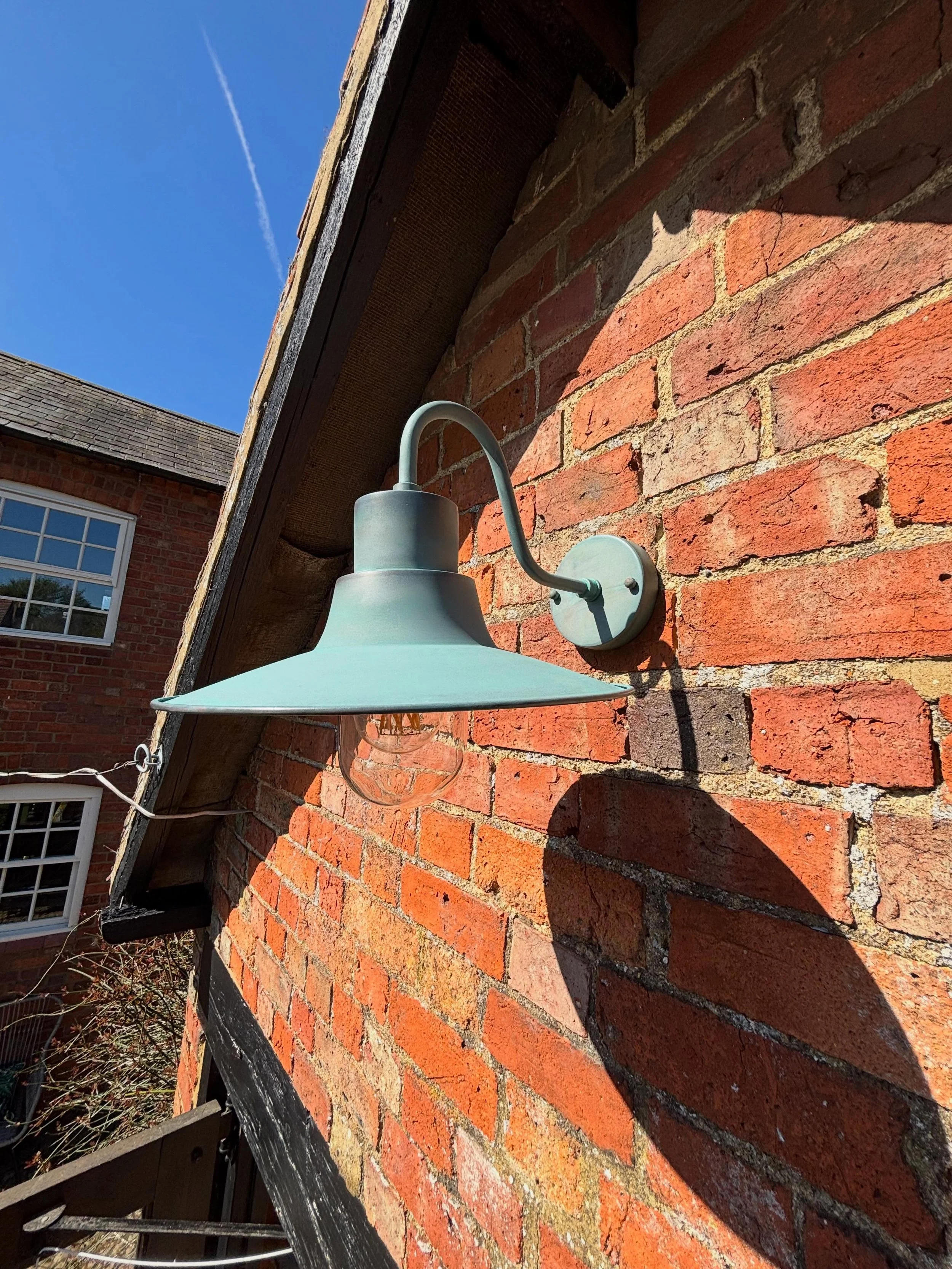 Outside Lighting Upgrade 💡

Full external lighting upgrade including replacement of existing fittings and addition of new lighting points where necessary. All switch lines wired onto a quinetic wireless switching system, enabling scene scheduling an