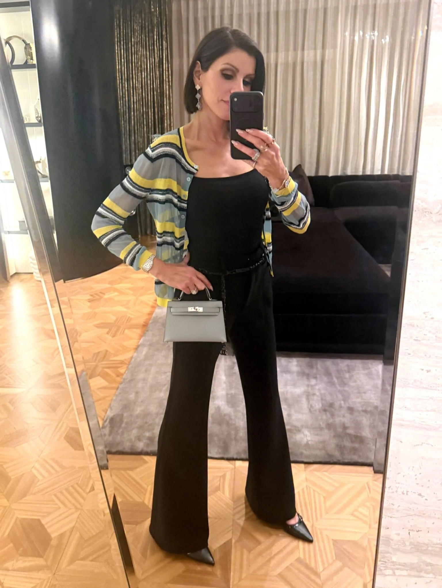Life lately 💃🏻💃🏻💃🏻

1. Black but make it summery 🤷🏻&zwj;♀️🤣

2. Monthly color maintenance @florido 💁🏻&zwj;♀️

3. Hollywood Bowl summer nights 🥂🎶 

4. Champs, Diet Coke and sushi = the perfect meal 🍾🍣🤣

5. Rod Stewart&rsquo;s final tou