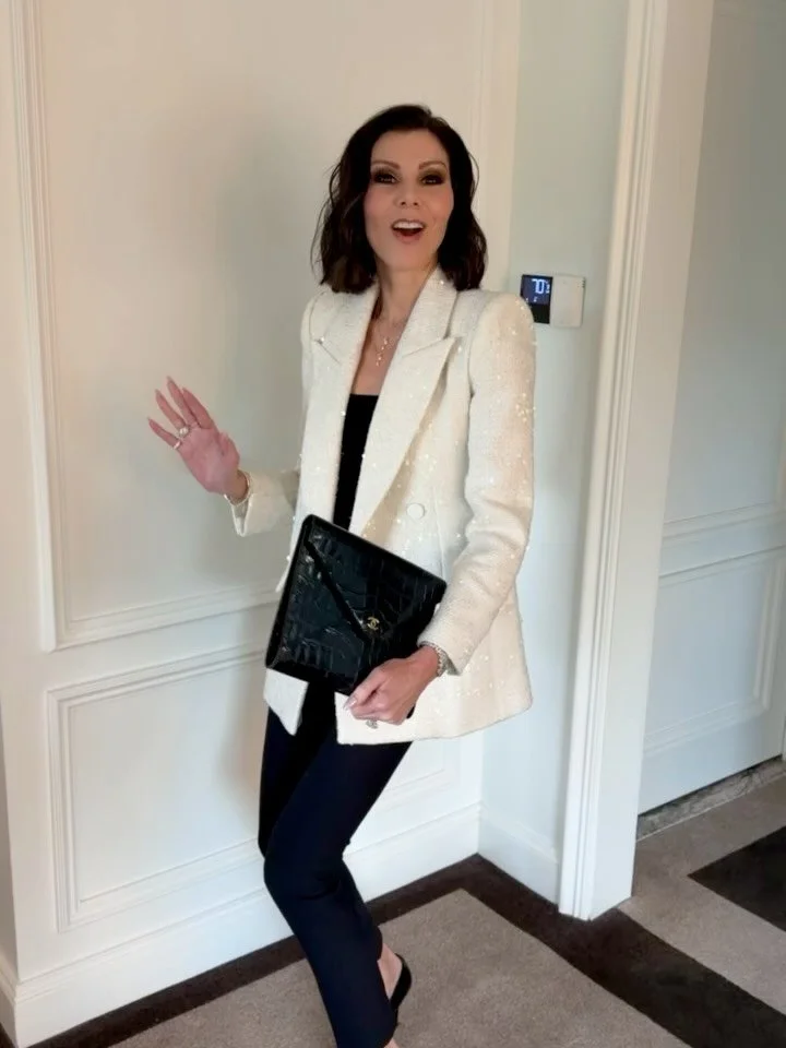 Press Day ready !! 💃🏻💃🏻💃🏻 Let&rsquo;s make our way through a full day of interviews and all things RHOC Season 20 in NYC !!! 🍊🍾🥂

#rhoc #realhousewivesoforangecounty #rhocseason20 #pressday 

It&rsquo;s supposed to storm today ! Hope my hair