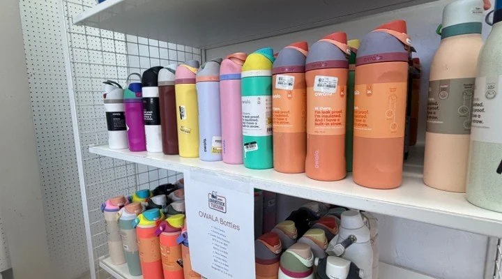 𝗛𝘆𝗱𝗿𝗮𝘁𝗲 𝗶𝗻 𝘀𝘁𝘆𝗹𝗲 𝘄𝗶𝘁𝗵𝗼𝘂𝘁 𝘁𝗵𝗲 𝗳𝘂𝗹𝗹-𝗽𝗿𝗶𝗰𝗲 𝘀𝗽𝗹𝗮𝘀𝗵 💧✨

Overstock Tucson has name-brand water bottles at major savings, making it easy to stock up on your favorites. From insulated bottles to everyday drinkware, the