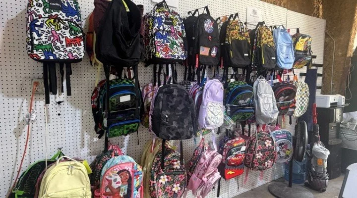 🎒 Bags for every day, every style, and every budget!

From practical backpacks to versatile carry alls, Overstock Tucson has name-brand bags at up to 75% off. Perfect for work, school, travel, or your daily on the go essentials  all without the full