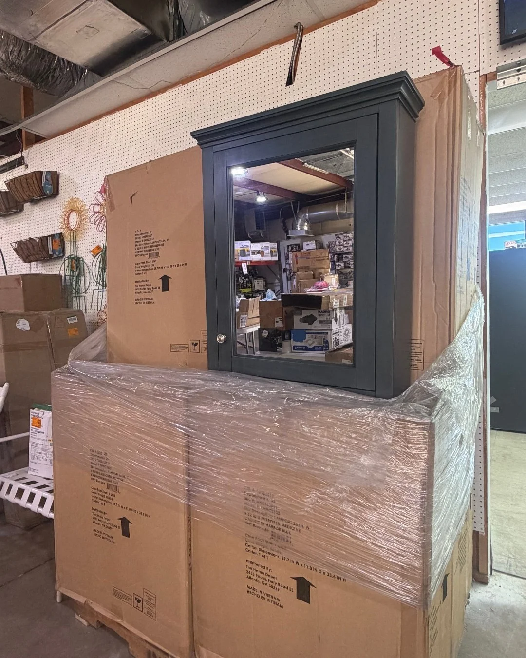 🪞 Storage + style in one piece. ✨

Wall mounted mirrored cabinets just came in at Overstock Tucson perfect for bathrooms, entryways, or anywhere you need extra storage without giving up style. Clean look, practical design, and priced way less than b