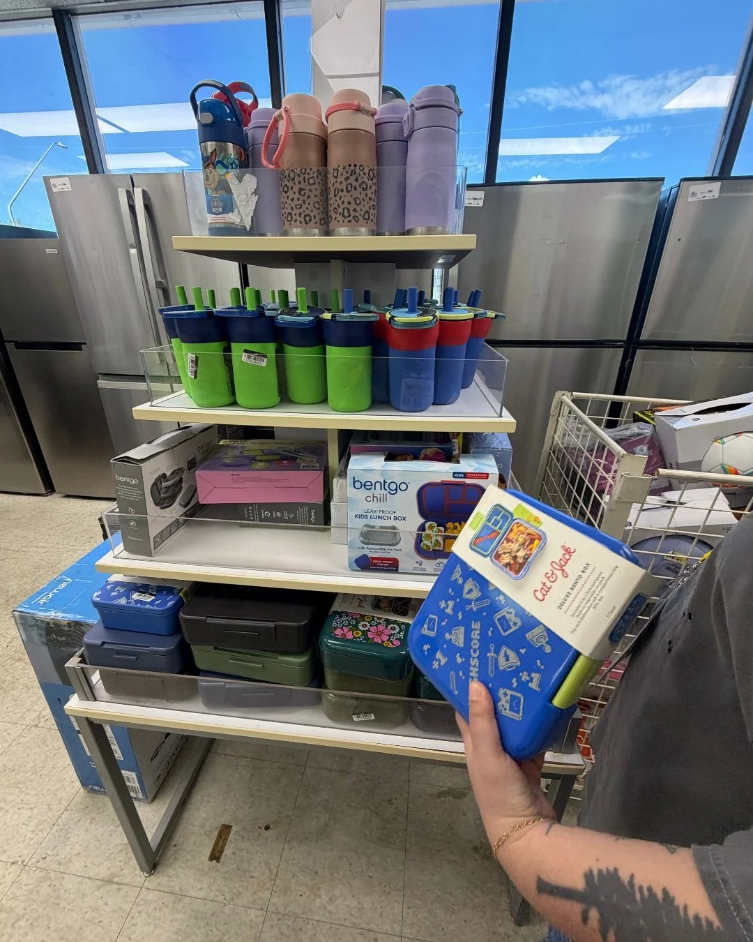 🛍️ 𝗢𝗿𝗴𝗮𝗻𝗶𝘇𝗲 𝗮𝗻𝗱 𝘀𝗮𝘃𝗲!

Metal shelving, drinkware, containers, and more find everything at up to 75% off. Perfect for your home or office storage needs.

📦 Upgrade your storage setup now at Overstock Tucson!

#OverstockTucson #Storage