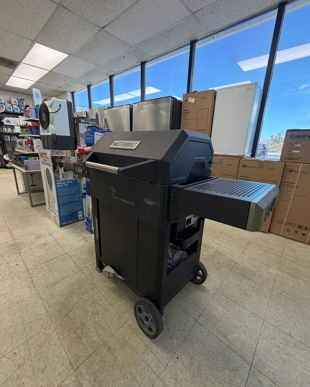 🔥 𝗚𝗿𝗶𝗹𝗹 𝘀𝗲𝗮𝘀𝗼𝗻 𝘀𝘁𝗮𝗿𝘁𝘀 𝗵𝗲𝗿𝗲!

Masterbuilt grills with side shelves and wheels are in our warehouse at up to 75% off perfect for backyard BBQs and outdoor gatherings.

🍖 Bring home your grill today at Overstock Tucson!

#Overstoc