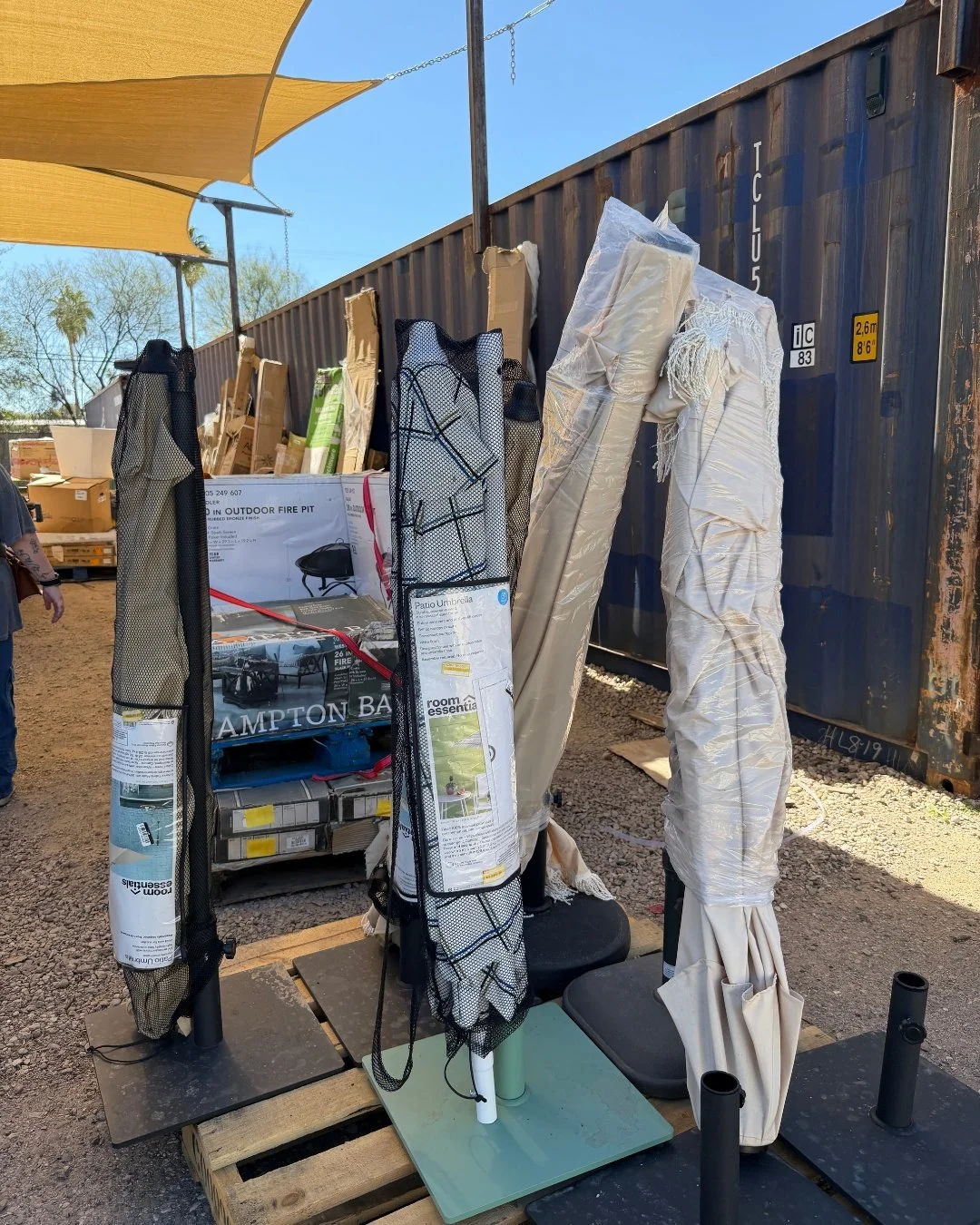 ☀️ 𝗠𝗮𝗸𝗲 𝘆𝗼𝘂𝗿 𝗯𝗮𝗰𝗸𝘆𝗮𝗿𝗱 𝘁𝗵𝗲 𝘂𝗹𝘁𝗶𝗺𝗮𝘁𝗲 𝗵𝗮𝗻𝗴𝗼𝘂𝘁!

Hampton Bay fire pit kits and colorful patio umbrellas are here at up to 75% off perfect for outdoor fun and relaxation.

🔥 Upgrade your patio today at Overstock Tucson!
