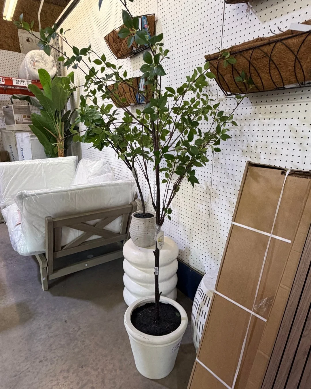🌿 𝗧𝗿𝗮𝗻𝘀𝗳𝗼𝗿𝗺 𝘆𝗼𝘂𝗿 𝘀𝗽𝗮𝗰𝗲!

Small trees, benches, and stylish decor items are all at up to 75% off in our warehouse. Make your home inviting today!

🏡 Create your cozy corner now at Overstock Tucson!

#OverstockTucson #HomeDecor #Ind