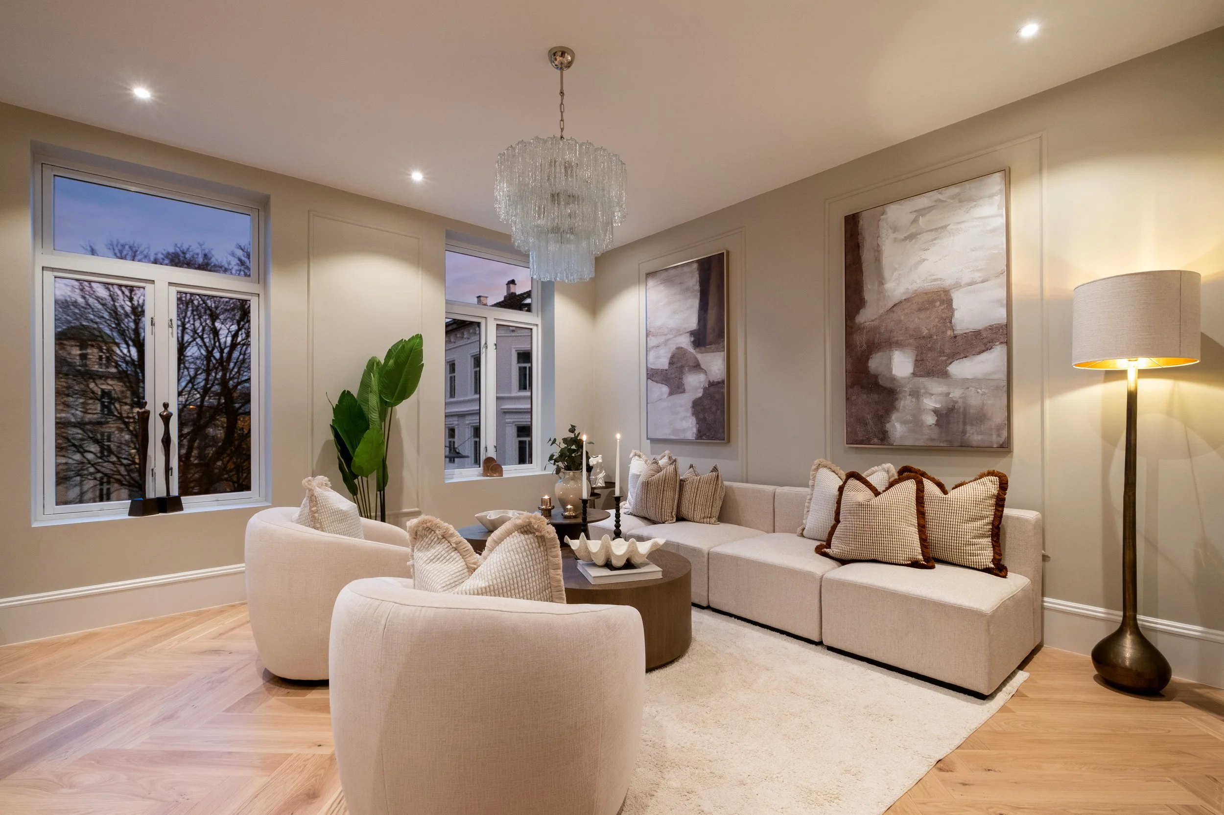 Image of a livingroom with a table