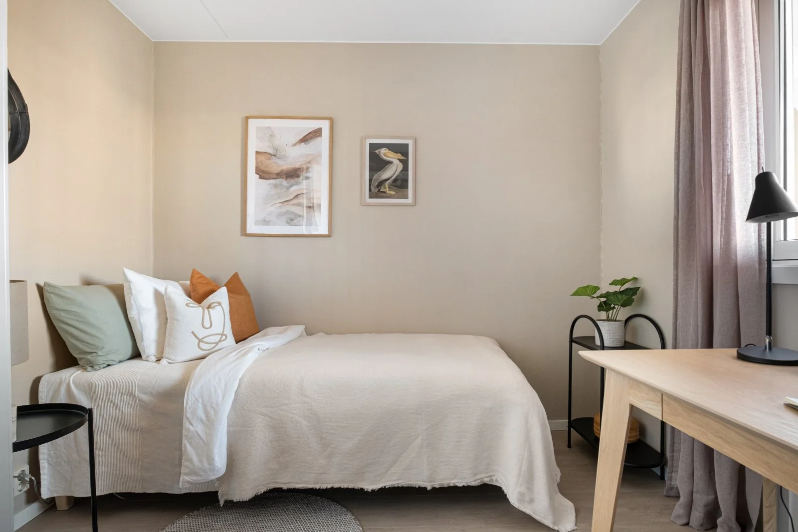 image of a sleepingroom with  a desk