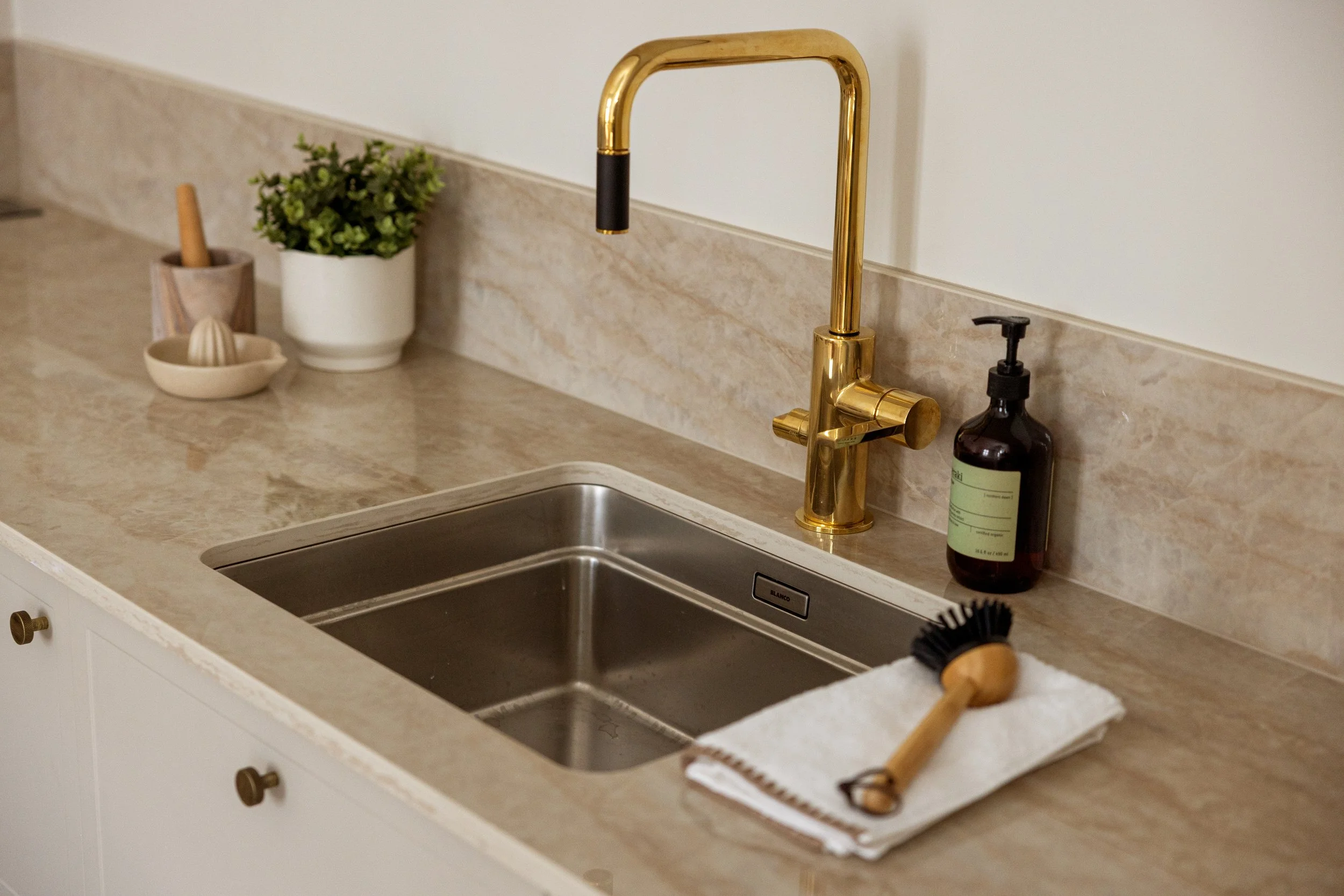 Image of a sink in a kitchentop