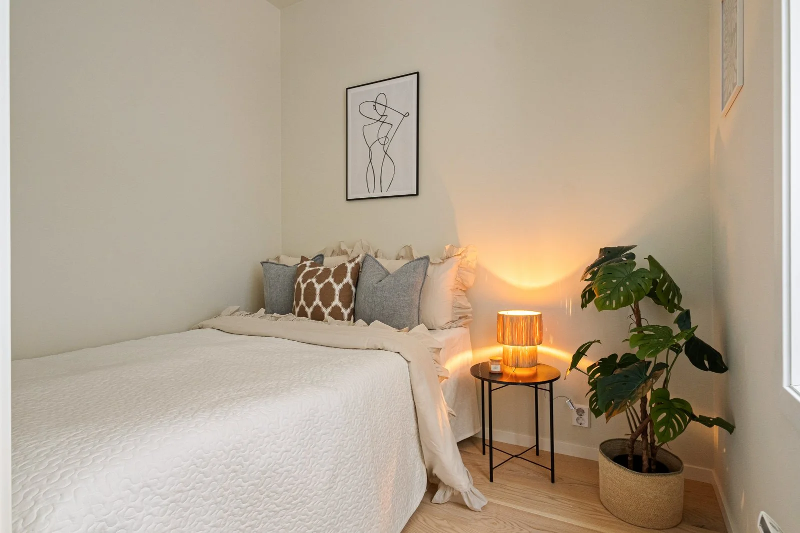 An image of a bed in a sleepingroom