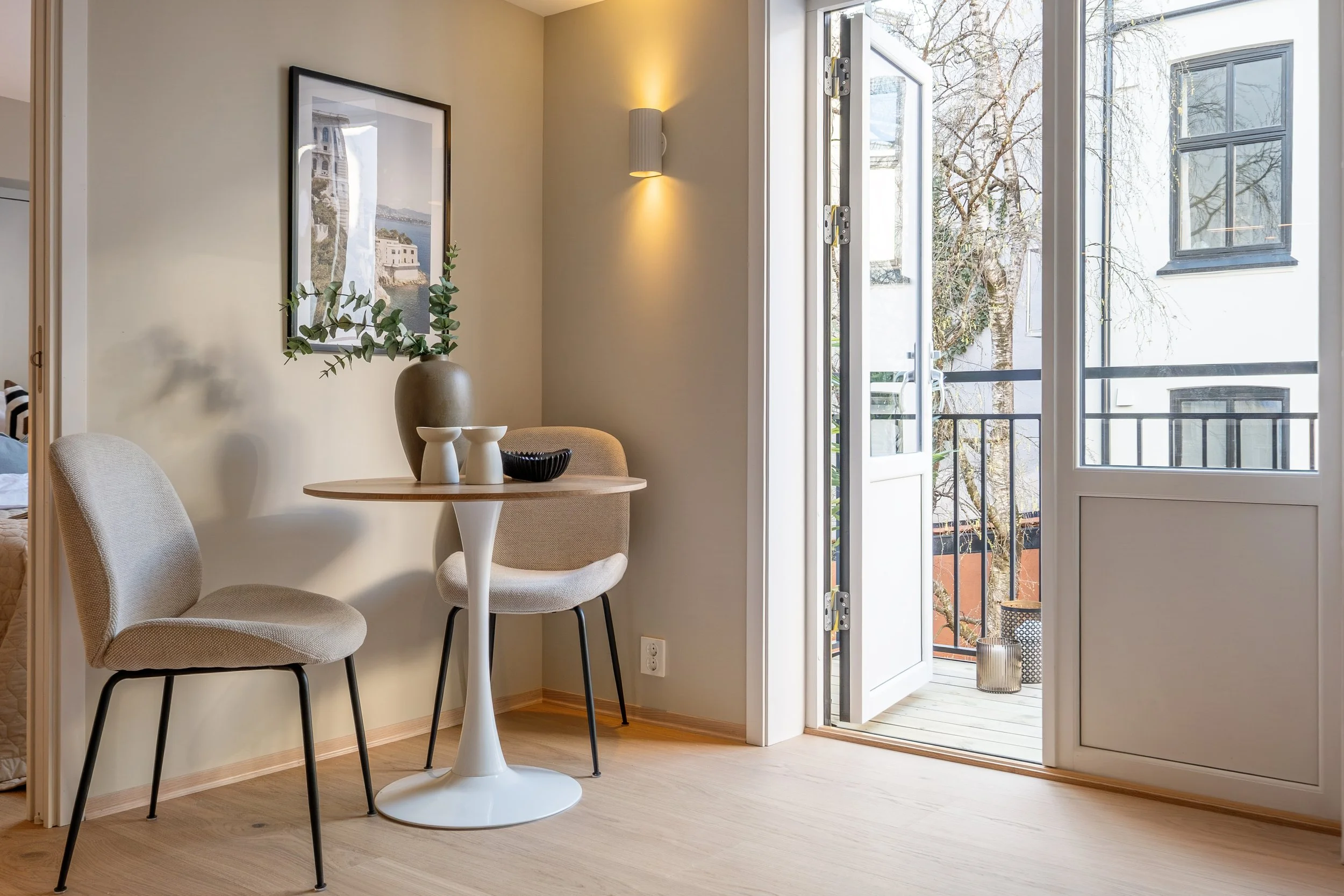 Image of a dining area