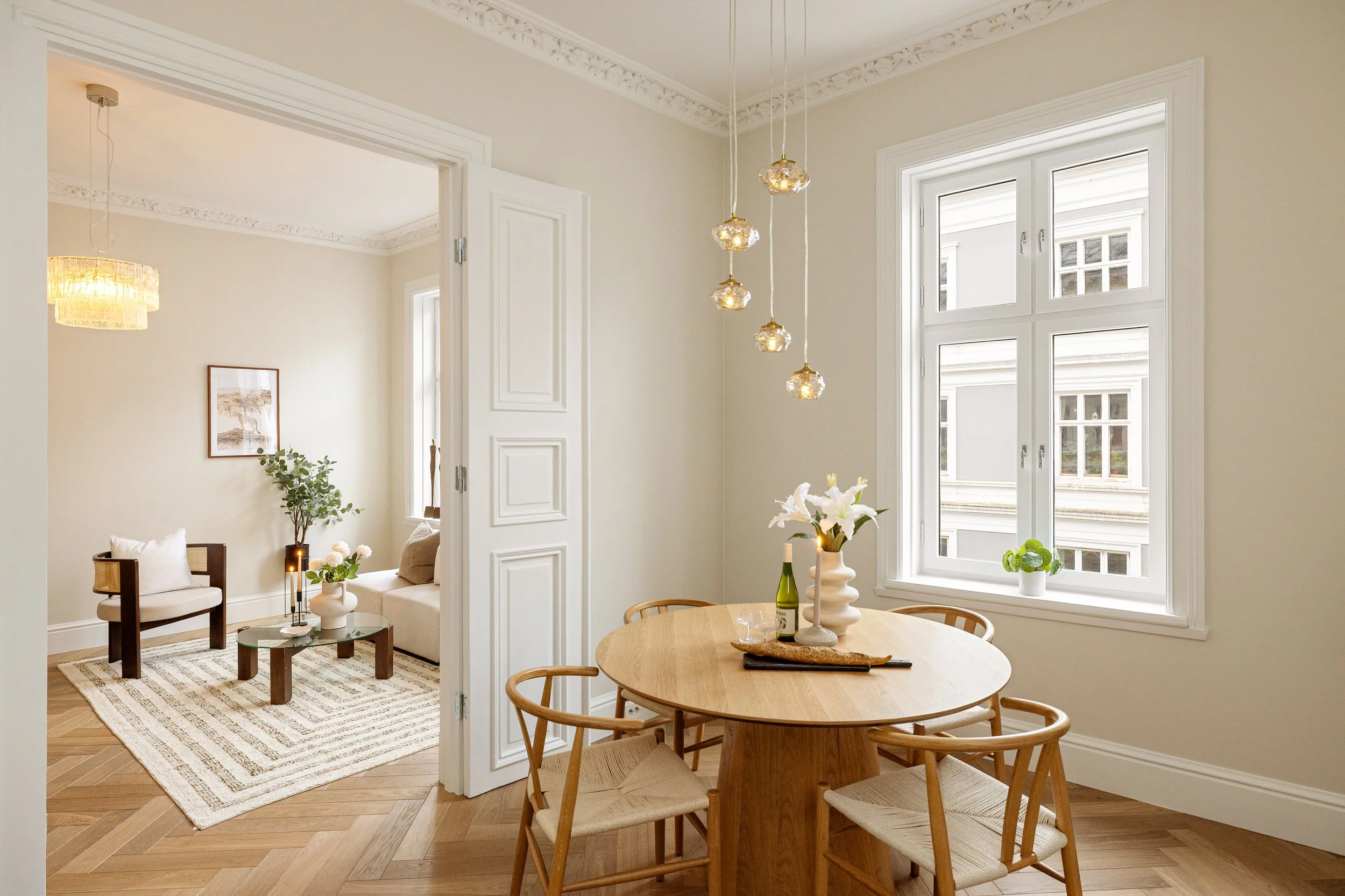 An image of a diningtable