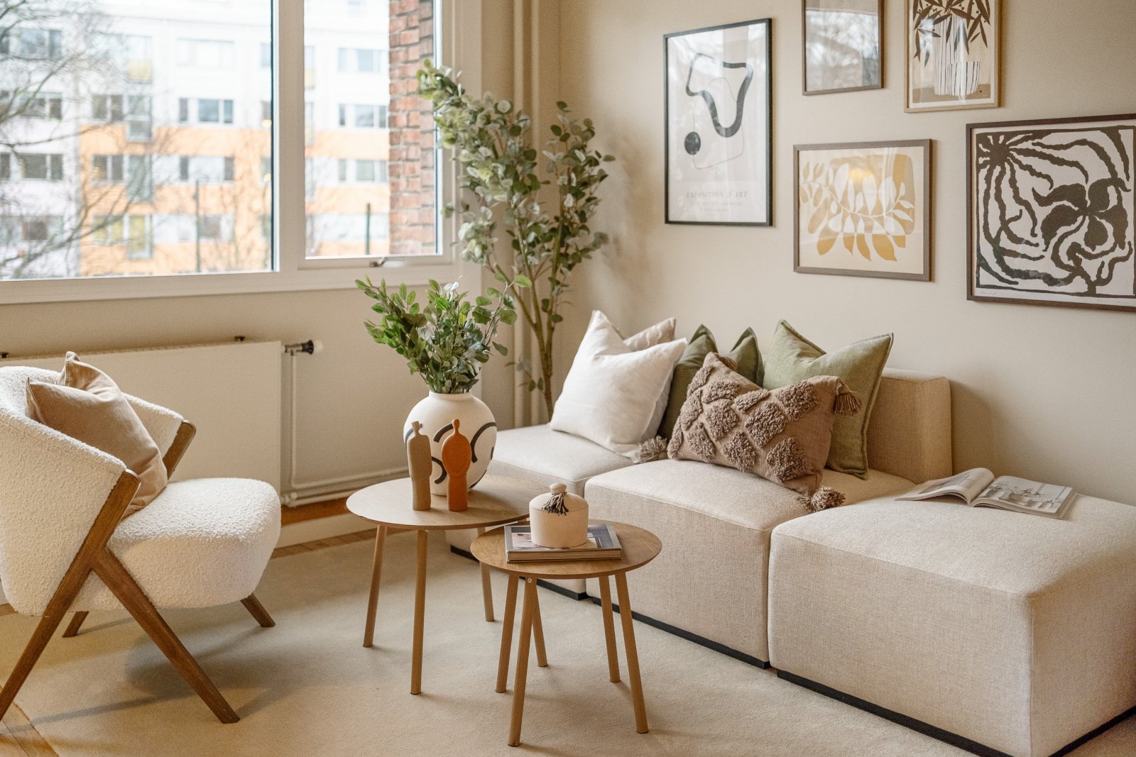 Image of a livingroom with furniture