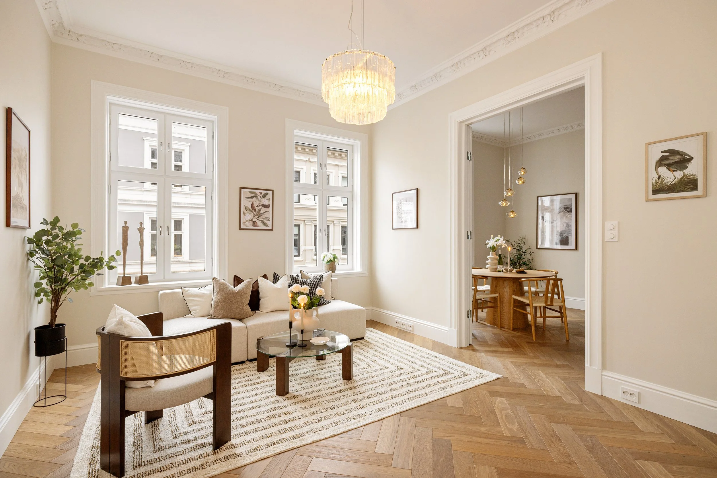image of a livingroom with insight to the kitchen with diningtable
