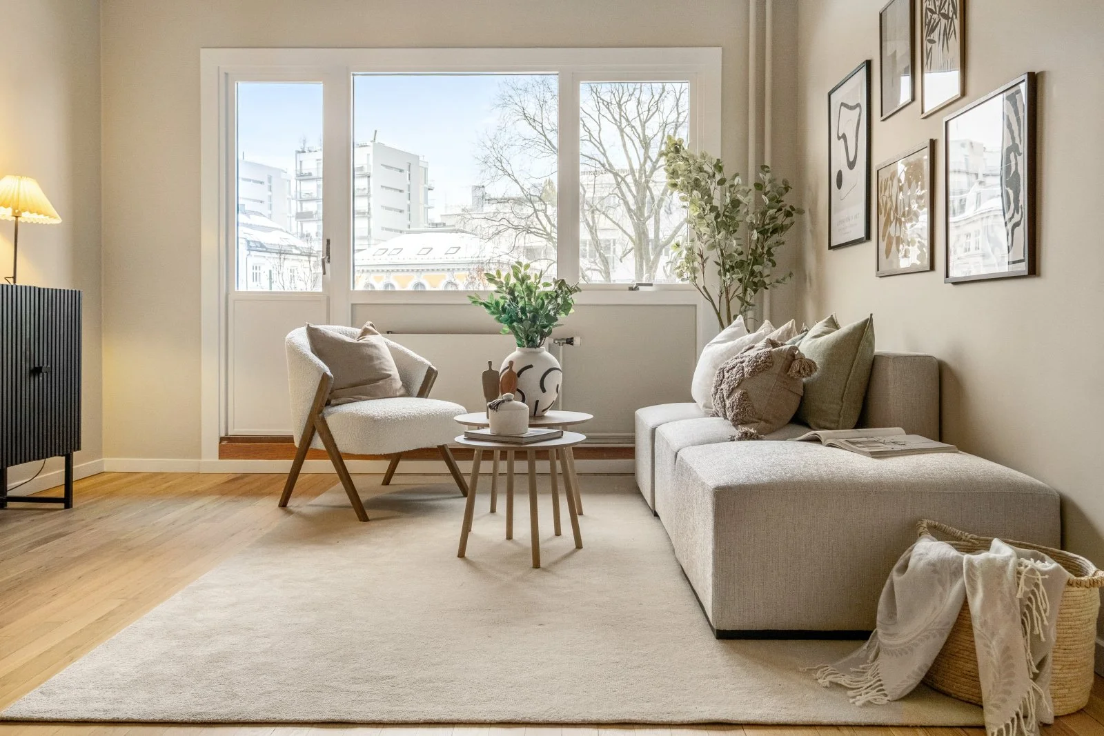 An image of a livingroom with furniture