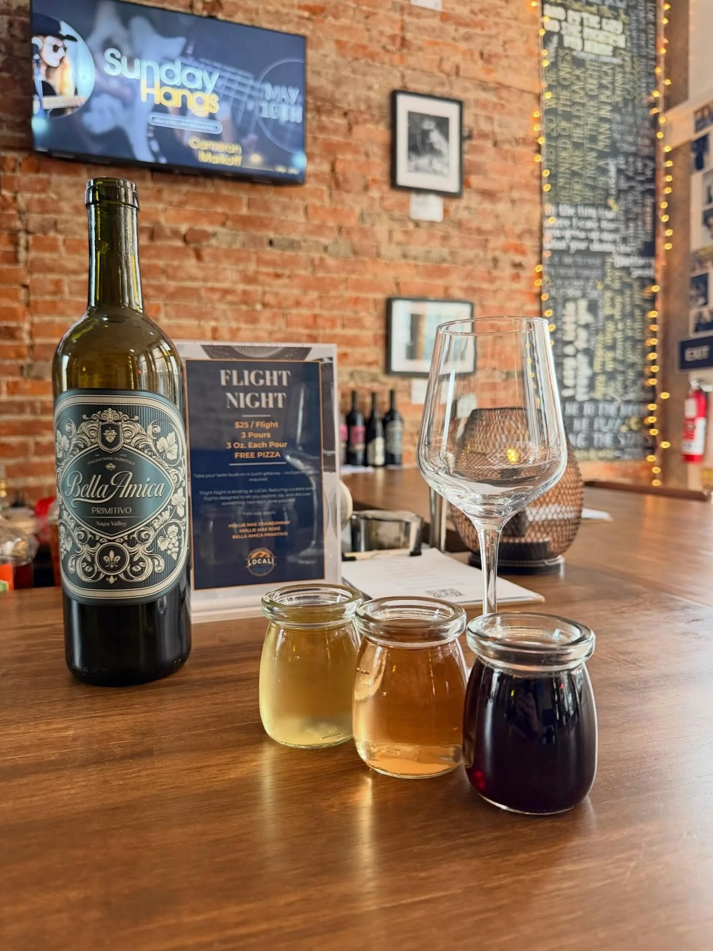 FLIGHT NIGHT

Grab your people. Grab a seat. Let&rsquo;s celebrate Friday. $25. Flight of (3) wines. Free pizza. 

#enjoylocali #wineflight