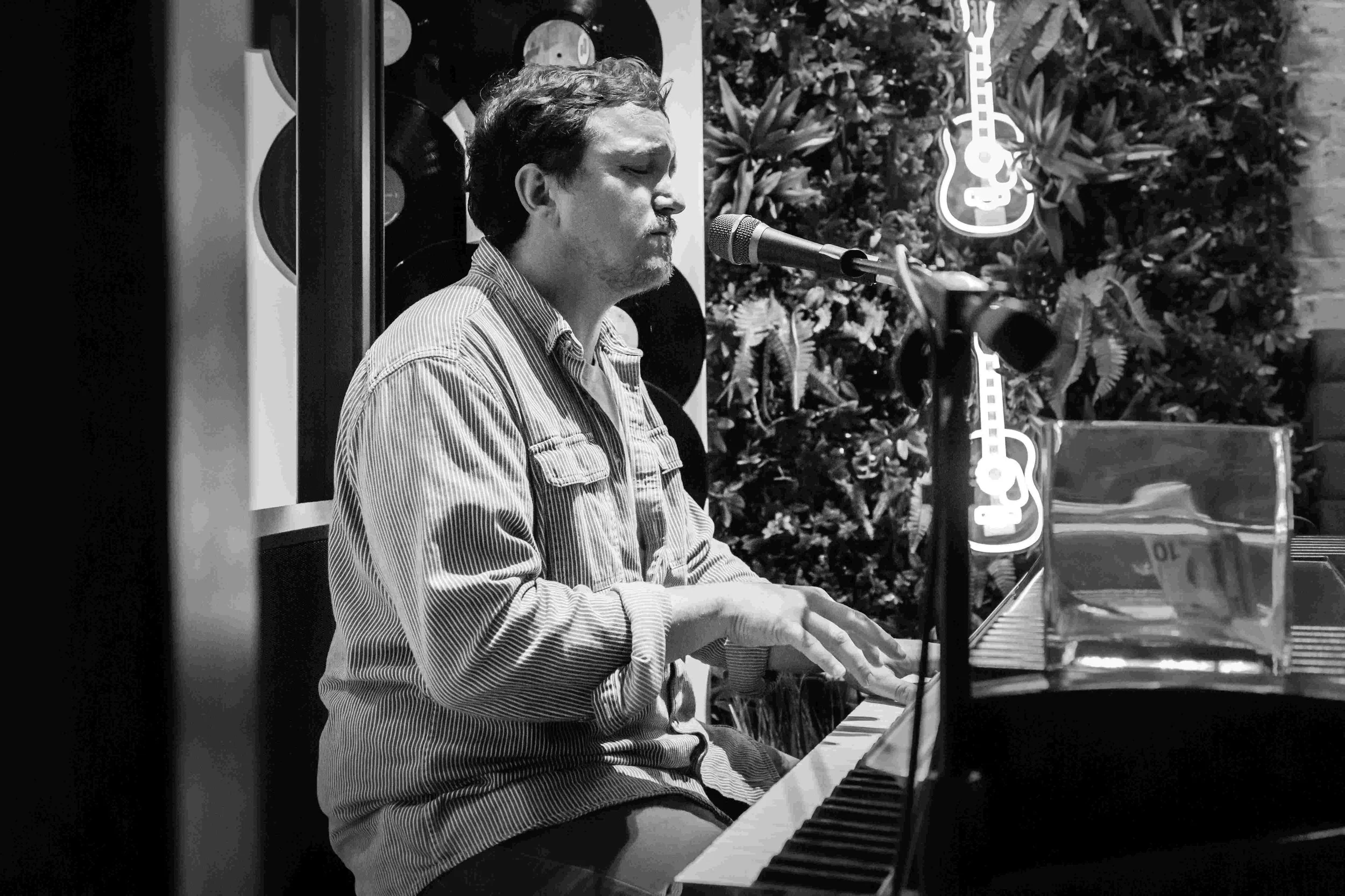 Live music in West Chester's best wine bar LoCali