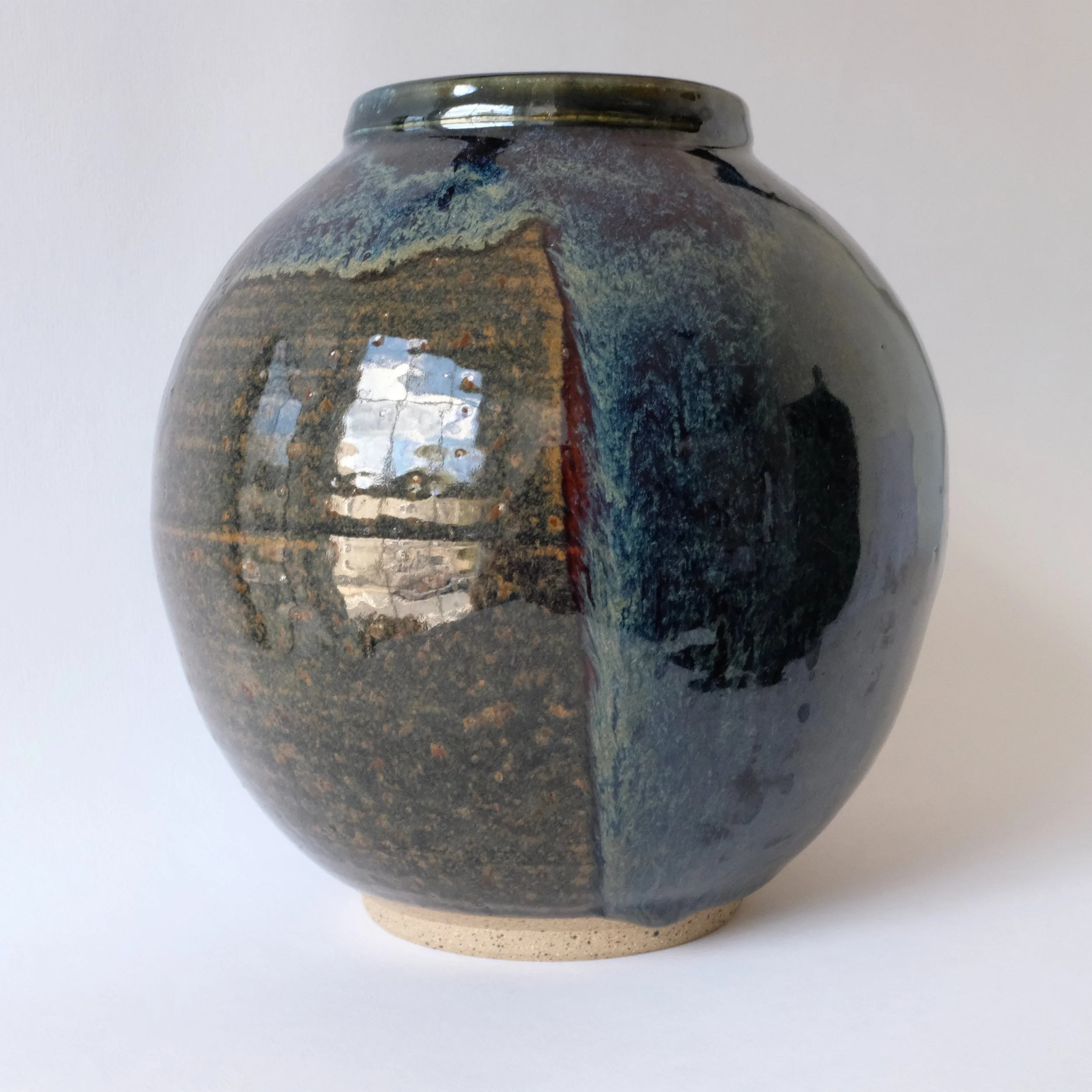 Moon jar with brown to blue glaze