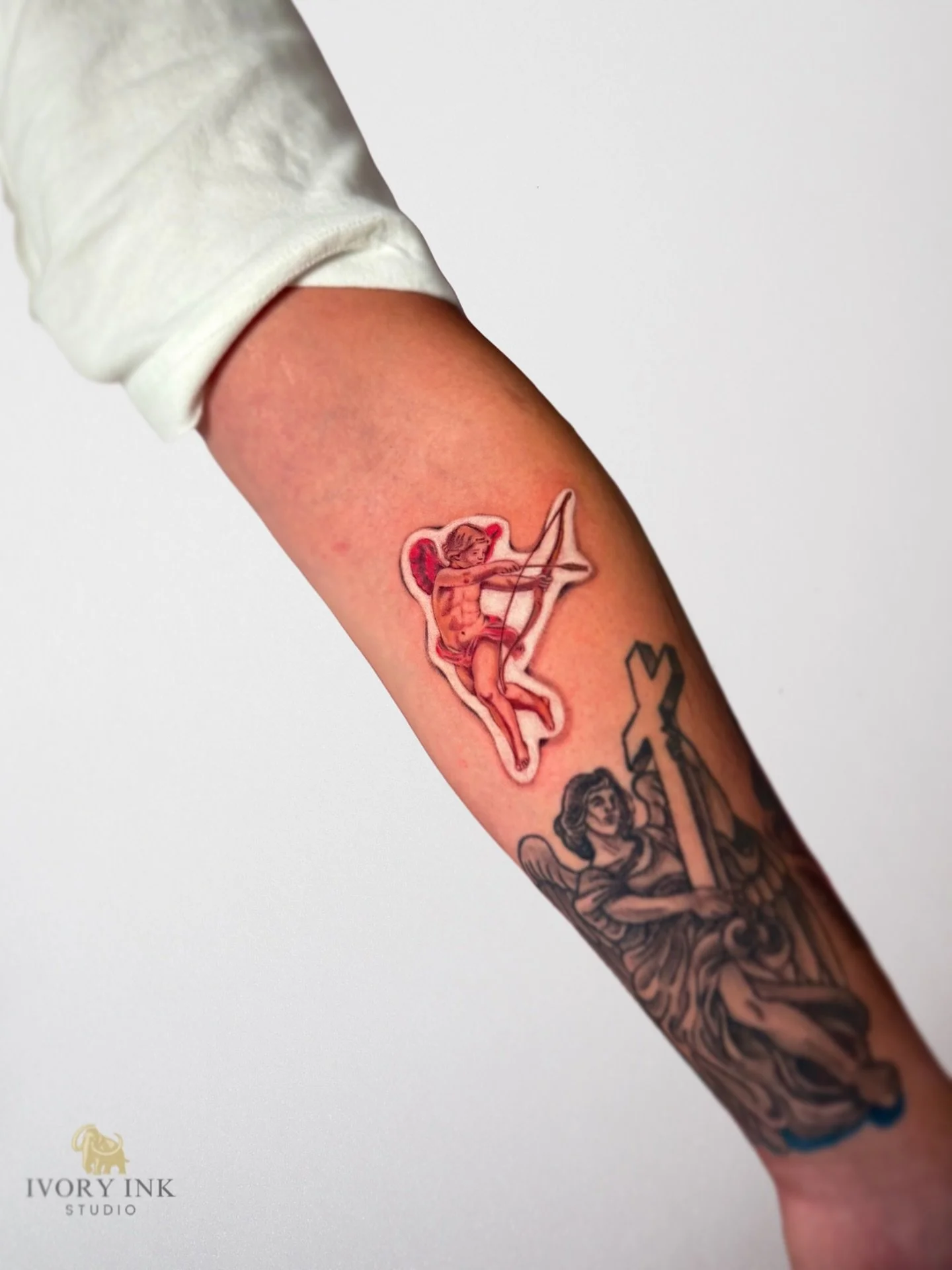 A little touch of classic art... 🎨🖼️
&bull;
&bull;
&bull;
#microrealismtattoo #colorrealismtattoo
#clasicarttattoos #angeltattoo #kissimmeetattoos
#orlandotattoos #stickertattoo