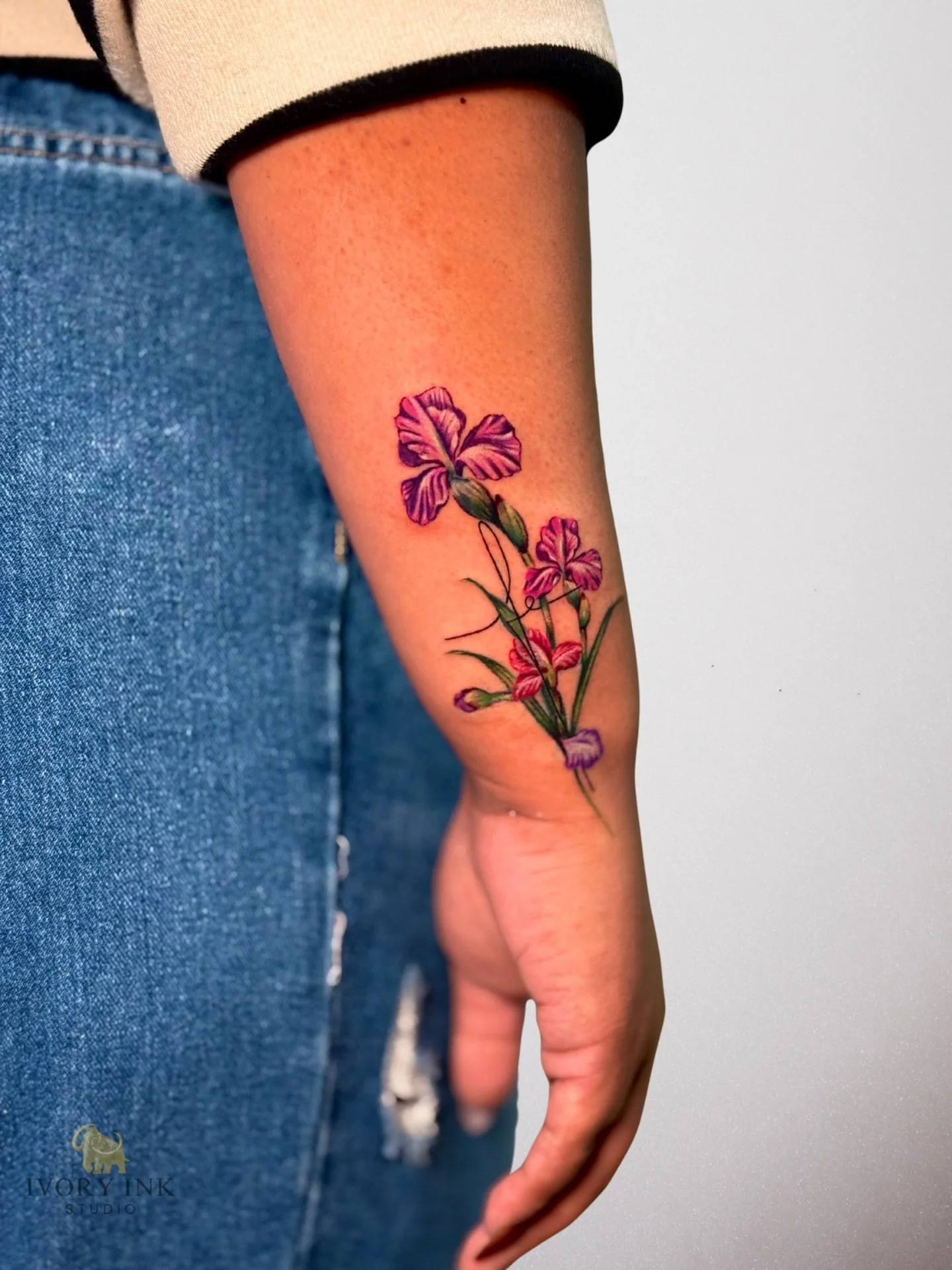 Transformation starts with one brave decision to move forward. 🌸✝️

DM for a quote 💌
&bull;
&bull;
&bull;
#orlandotattooartist #kissimmeetattooartist #tattooartistorlando #coveruptattoos #coveruptattoo #f&eacute;tattoo #tattookissimmee #tattooorlan