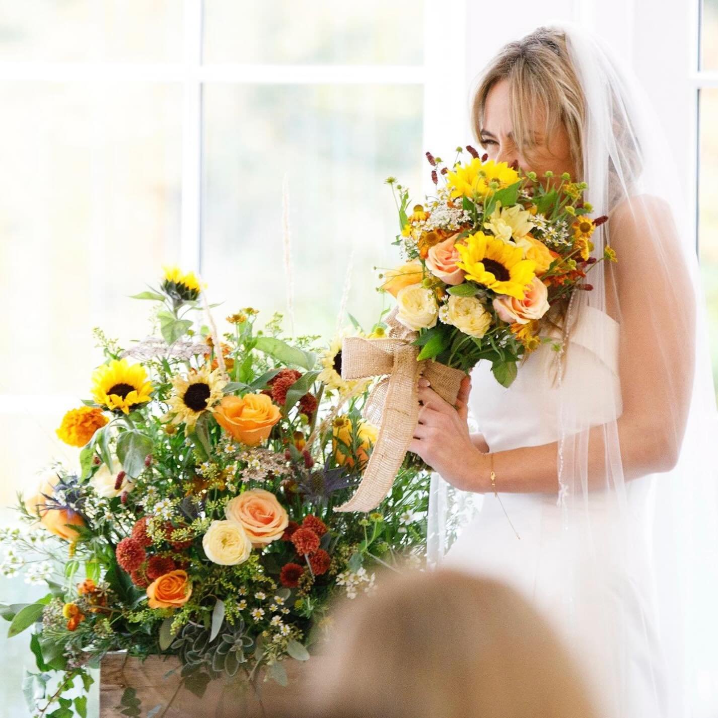 The most beautiful wedding and the most beautiful bride 🧡💛 @eve_lesedi 

Photo by @gregstonephoto