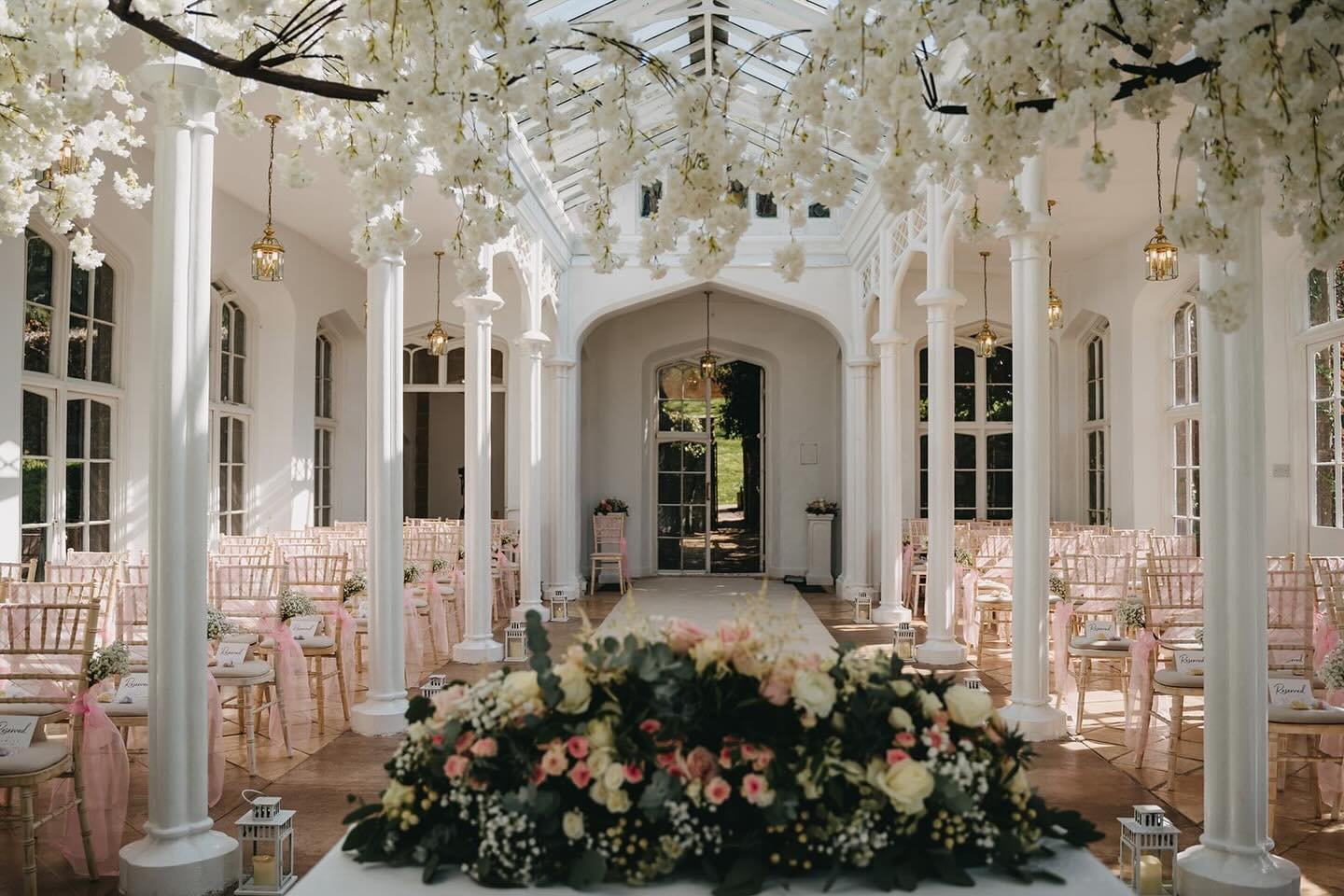 A beautiful blush toned ceremony setting @staudriespark 

Photo by: @idofilmandphotos 

#wedding #floraldesign #pink #bride #weddingaisle weddingflowers weddingceeemony timlesswedding eventflorals