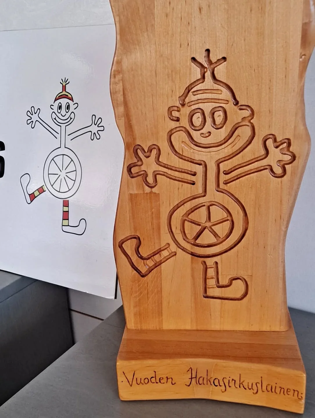 Vuoden Hakasirkuslainen -&auml;&auml;nestys alkaa ensi viikolla!

&Auml;&auml;nestysaikaa on 2 viikkoa: 24.11.-7.12., &auml;&auml;nest&auml; treeneiss&auml;!

Vuoden Hakasirkuslainen 
-Harjoittelee innokkaasti ja kannustaa kavereitakin harjoittelemaa