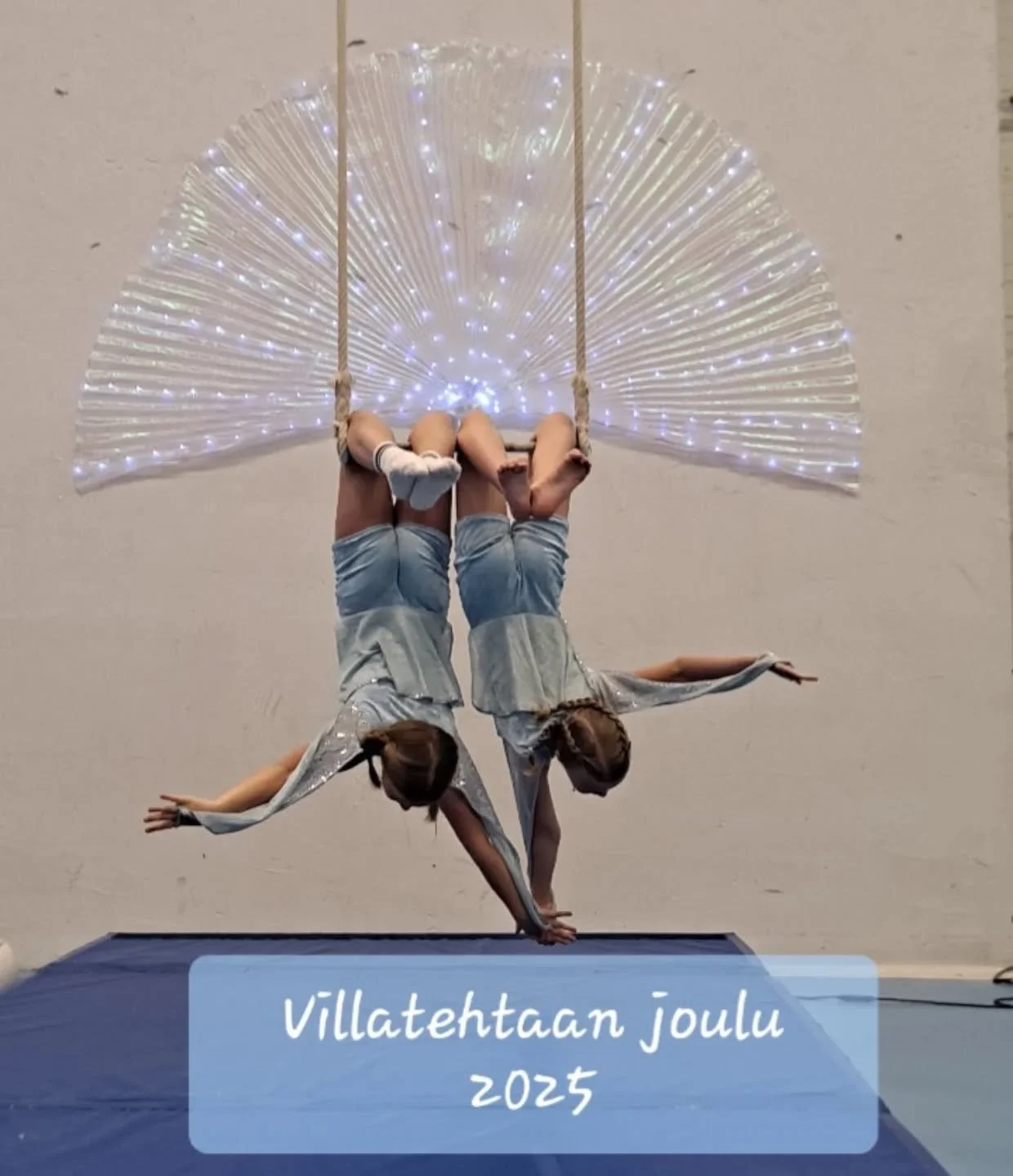 Hakasirkus on mukana Villatehtaan joulussa
Lauantaina  13.12. Sirkusesitykset ovat klo 12.00 ja 15.00, esitysten j&auml;lkeen yleis&ouml; voi kokeilla sirkusv&auml;lineit&auml;.

Takomon liikuntatila, Hyvink&auml;&auml;
(Villatehtaan sis&auml;piha, K