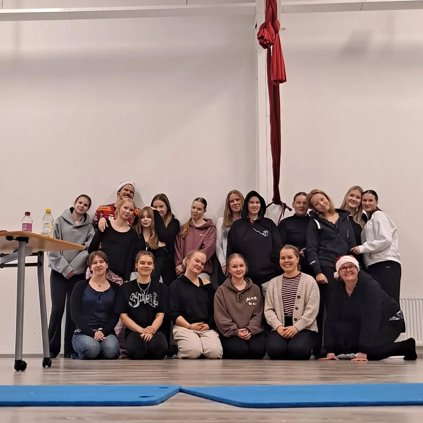 Eilen vietettiin ohjaajien kauden p&auml;&auml;t&ouml;st&auml;. @eslu.ry piti hyv&auml;n luennon nuoren urheilijan ravitsemuksesta, kiitos!

Pohdimme mennytt&auml; kautta, k&auml;vimme l&auml;pi syksyn harrastajakysely&auml; ja suunnittelimme ensi ke